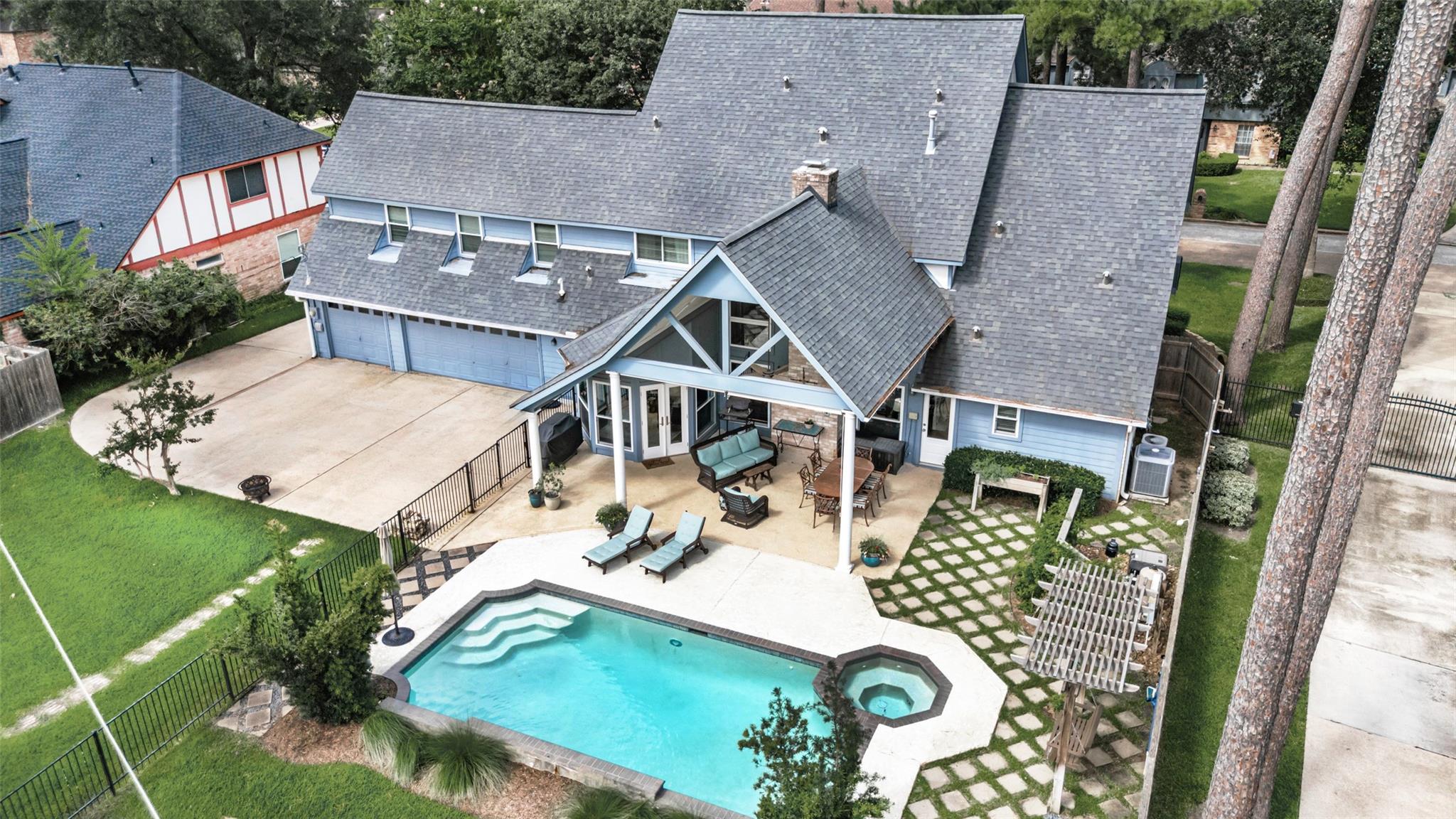 8018 Northbridge Dr, Spring, TX 77379