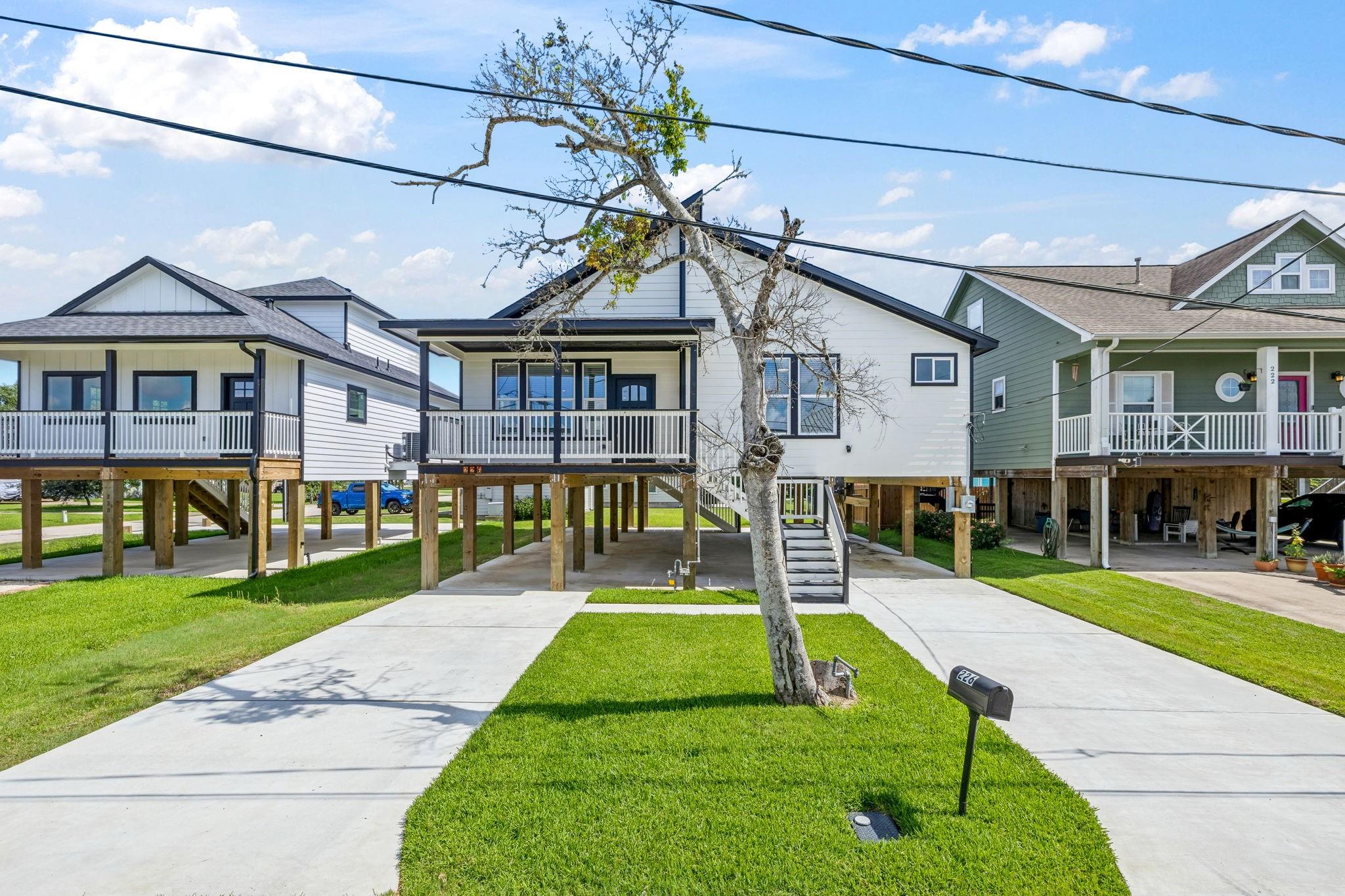 226 S Y St, La Porte, TX 77571 photo