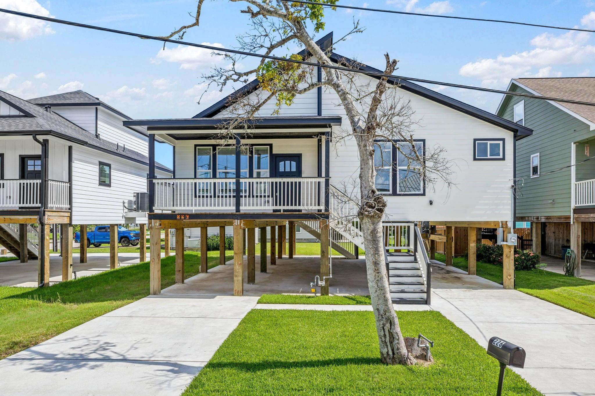 226 S Y St, La Porte, TX 77571 photo