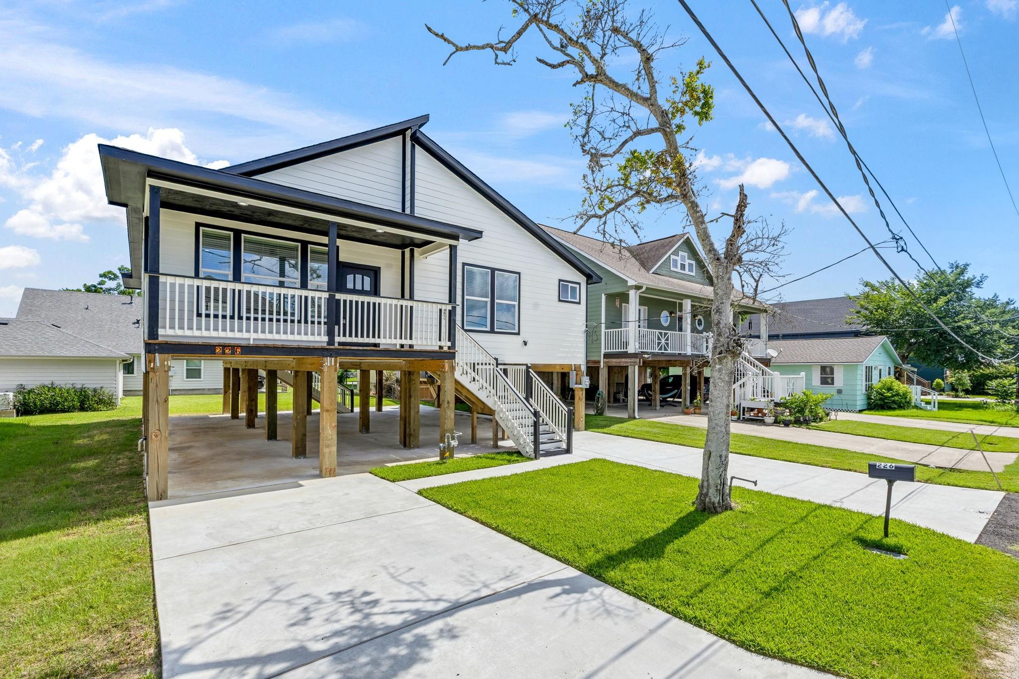 226 S Y St, La Porte, TX 77571 photo