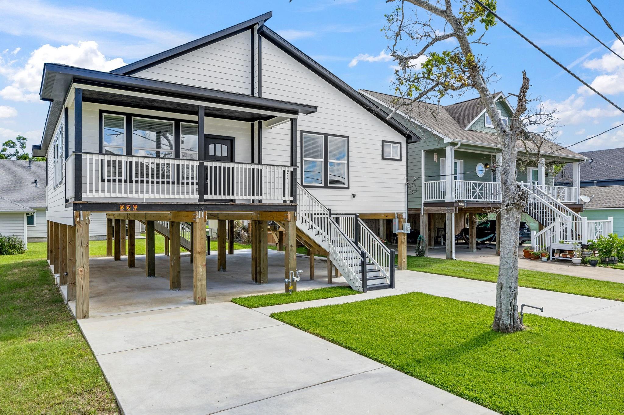 226 Y St, La Porte, TX 77571