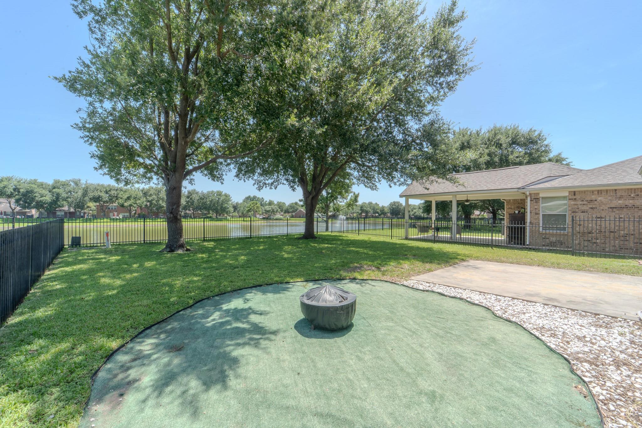 17531 Hoover Gardens Dr, Houston, TX 77095 photo