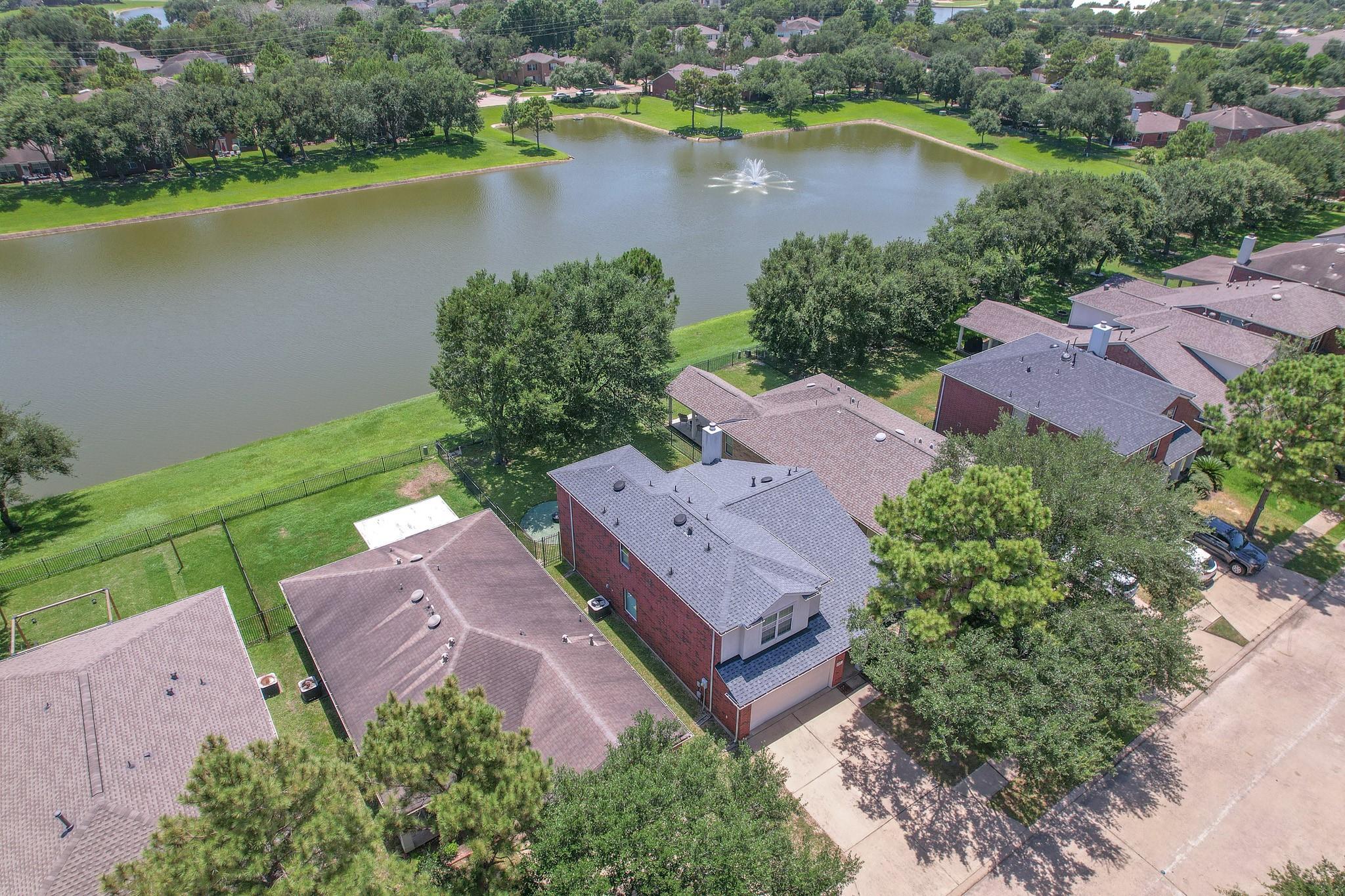 17531 Hoover Gardens Dr, Houston, TX 77095 photo