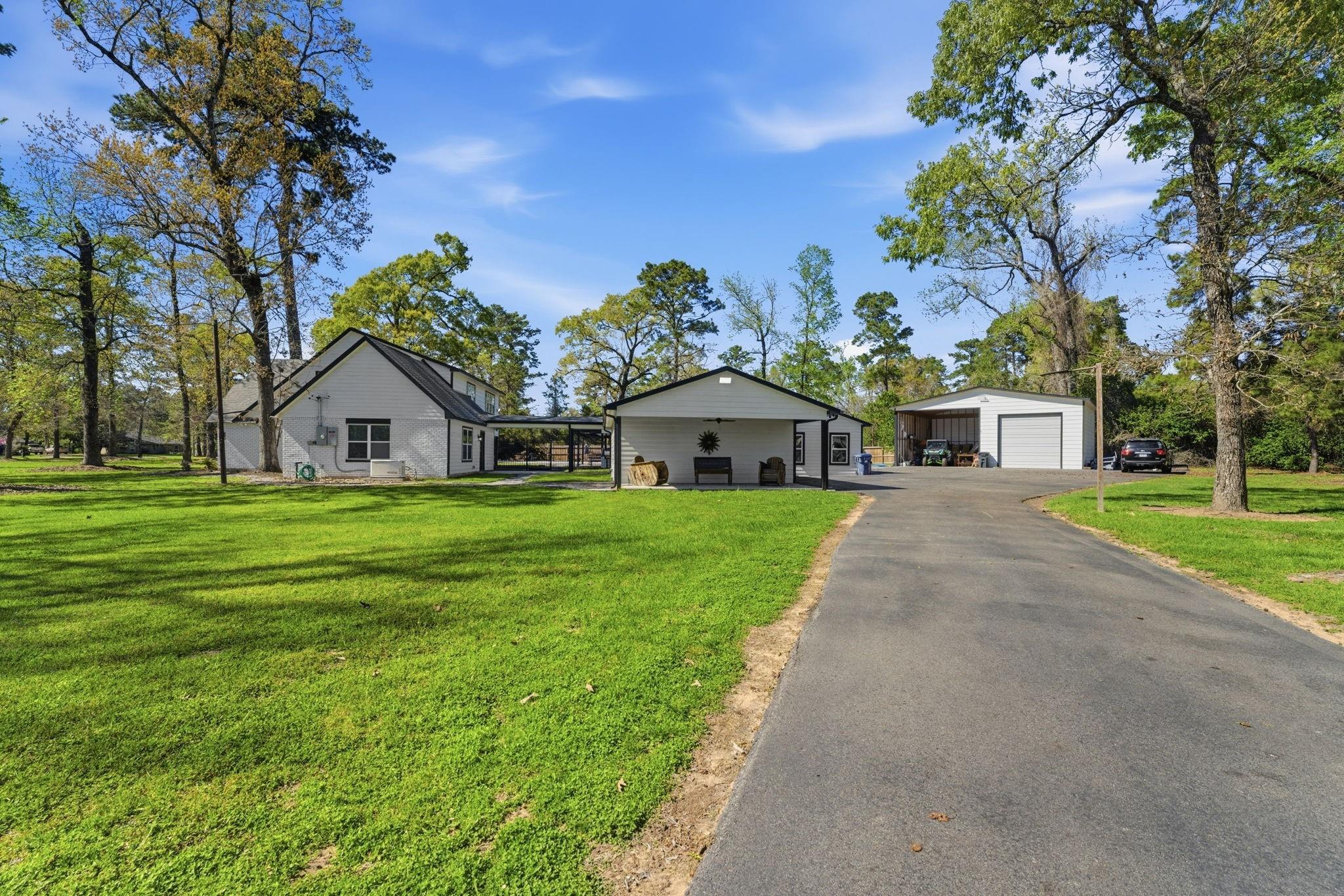8526 Oakwood Dr, Magnolia, TX 77354