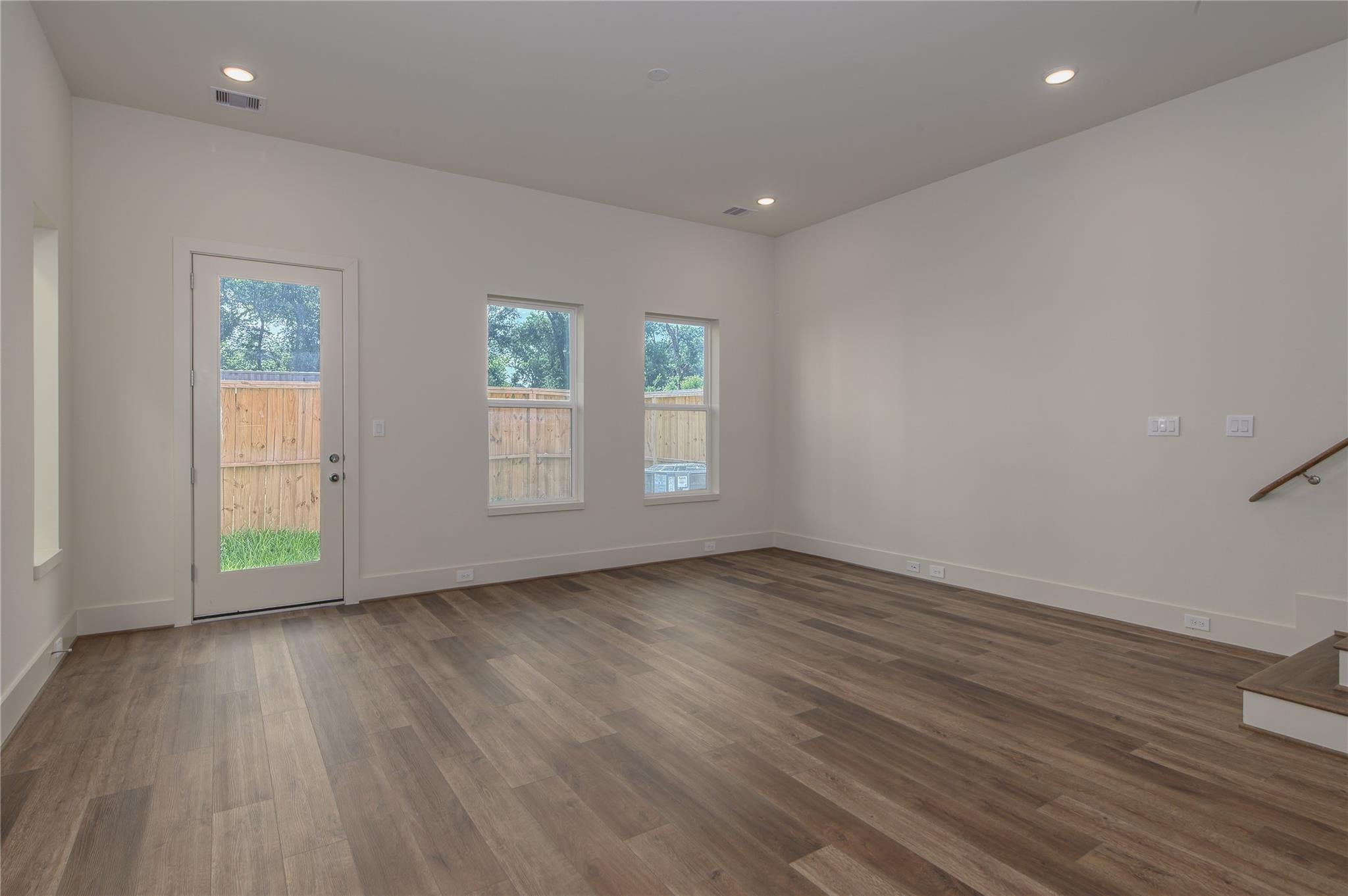 879 Rachel St #B, Houston, TX 77091 photo