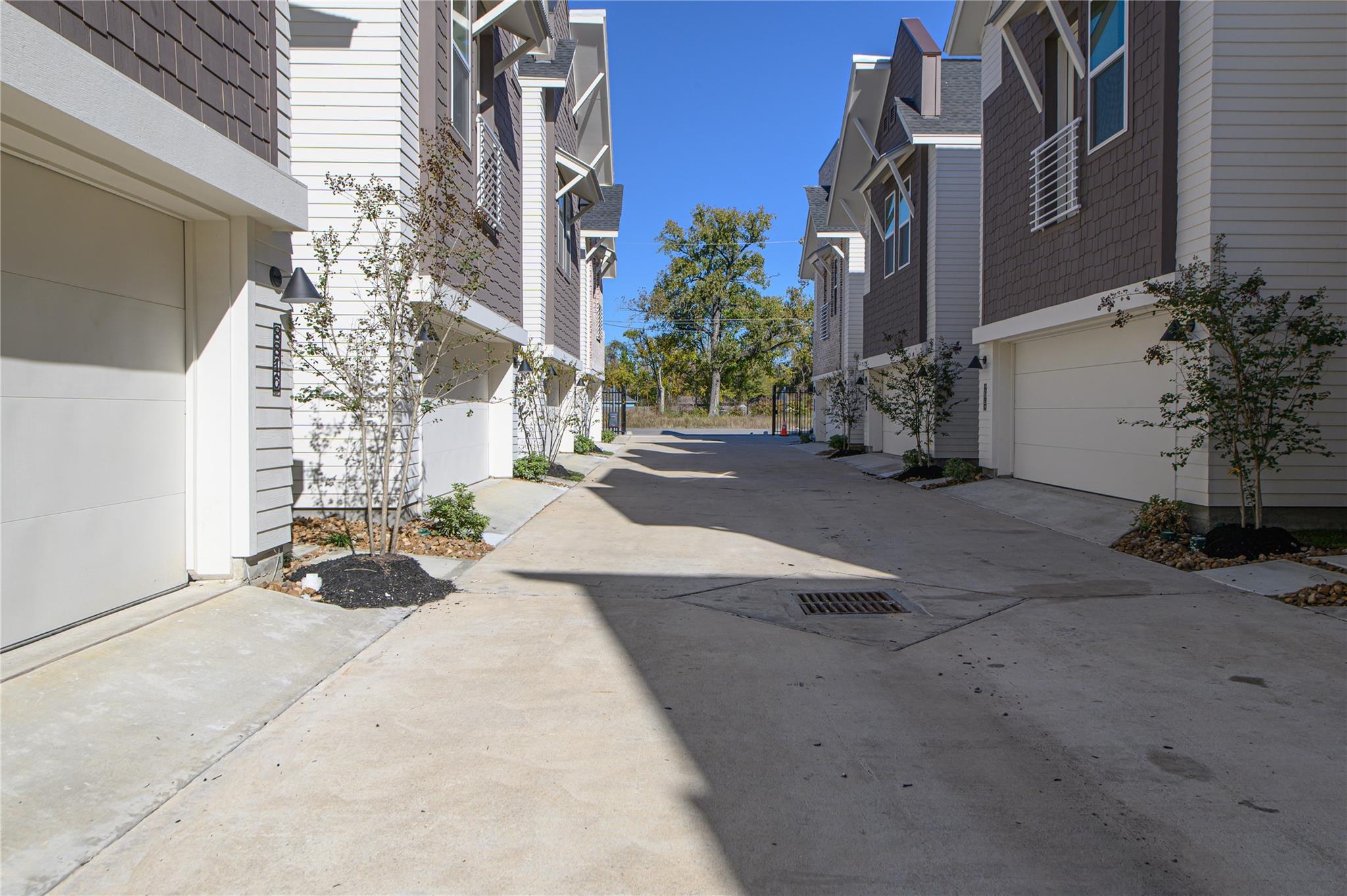 879 Rachel St #B, Houston, TX 77091 photo