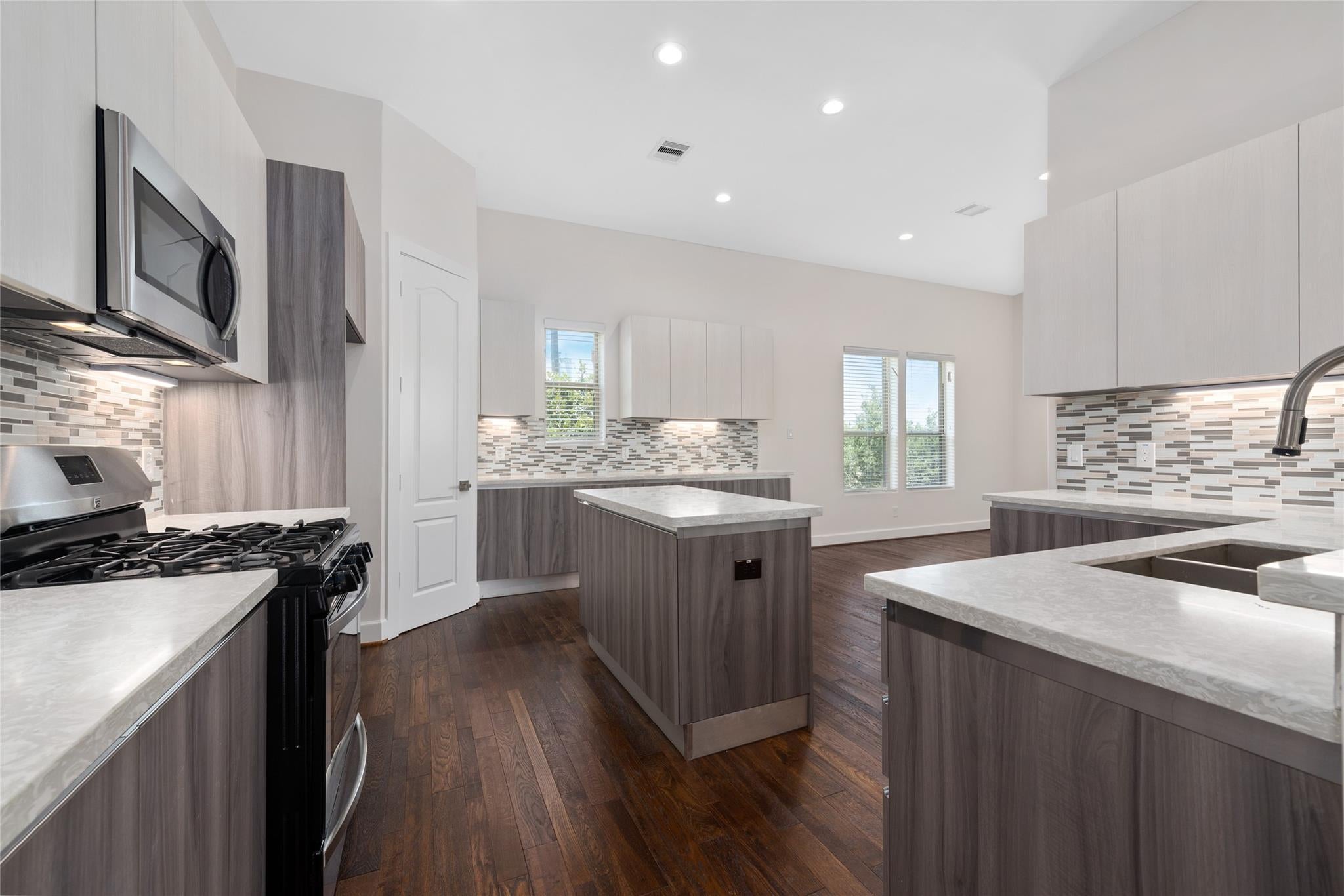9406 Glenfield Ct, Houston, TX 77096 photo