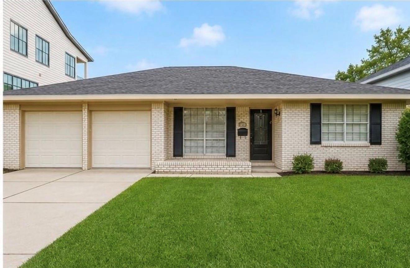 4506 Mimosa Dr, Bellaire, TX 77401