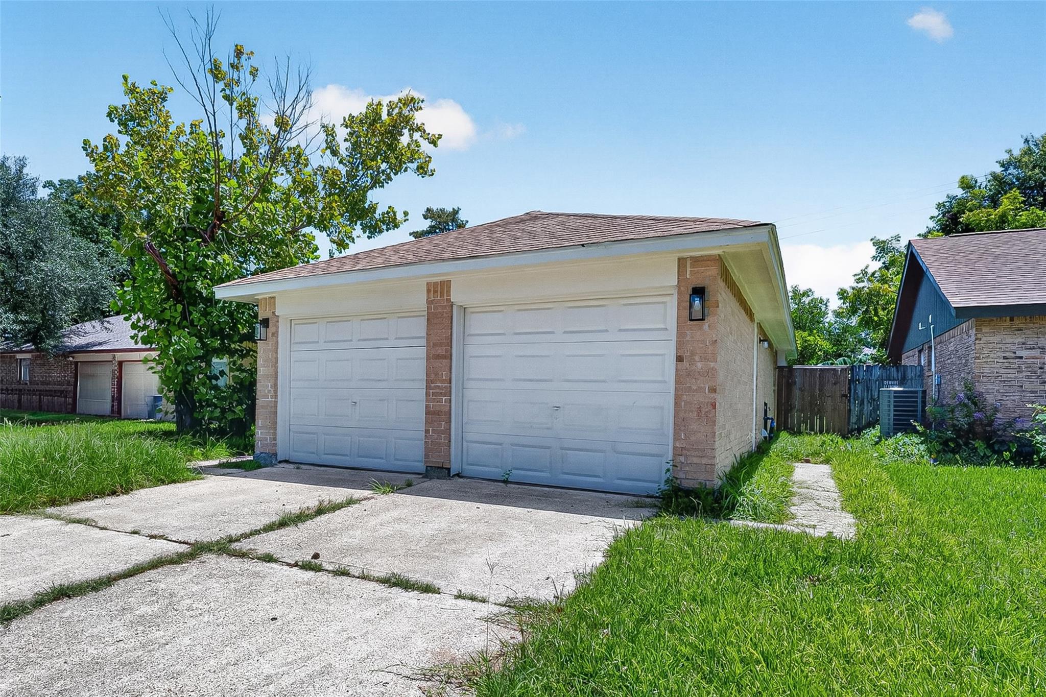 1446 Castle Glen Dr, Houston, TX 77015 photo