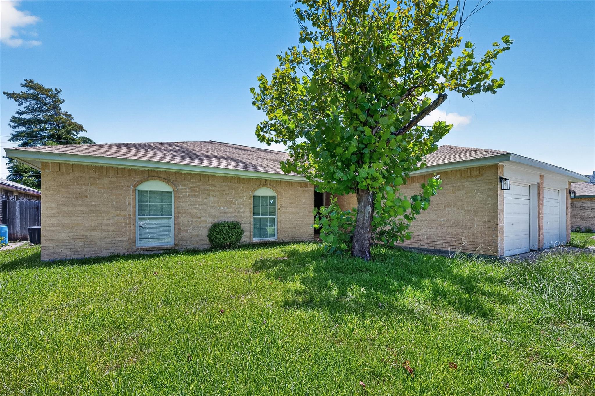 1446 Castle Glen Dr, Houston, TX 77015 photo