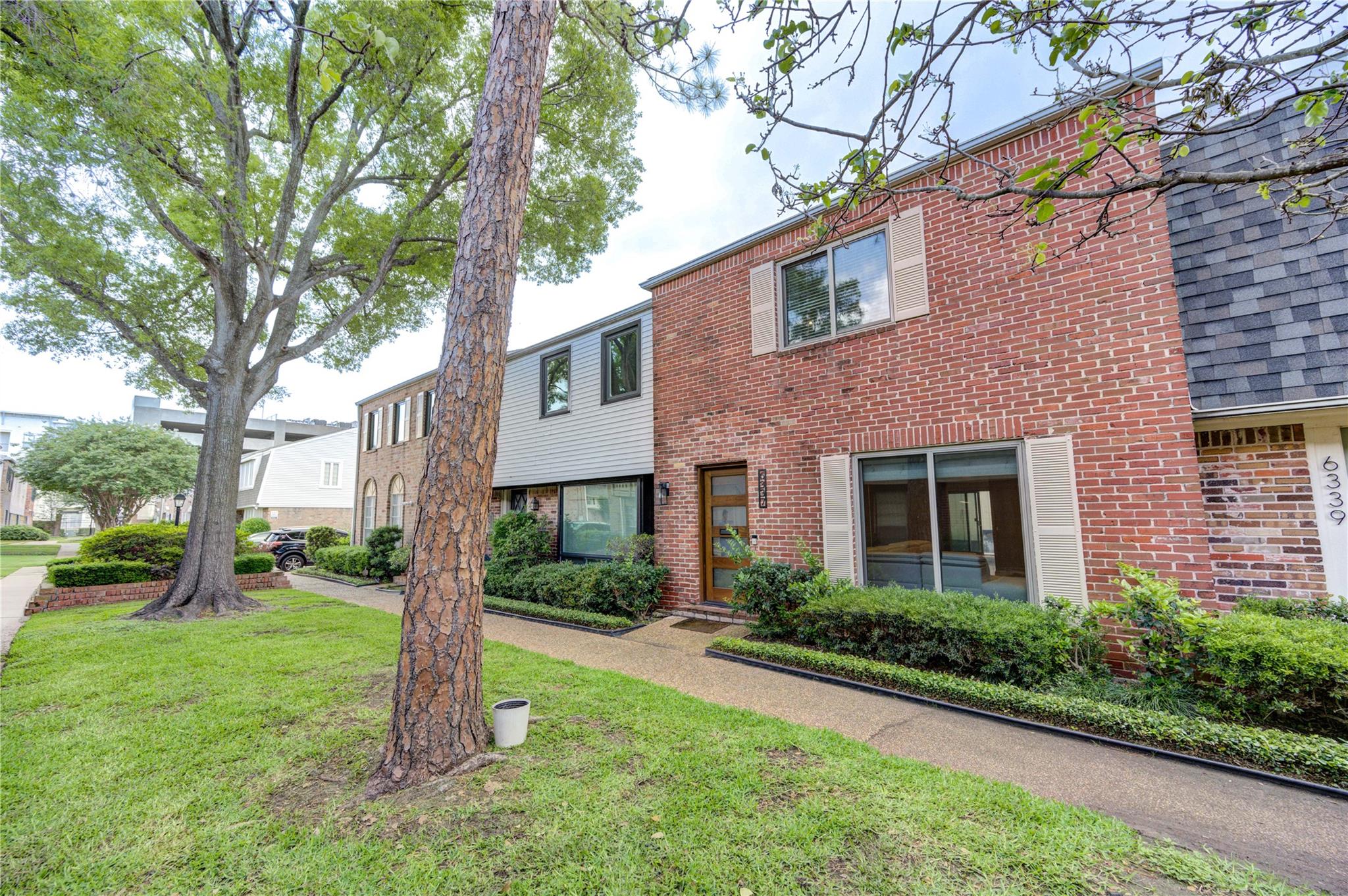 6337 Briar Rose Dr, Houston, TX 77057