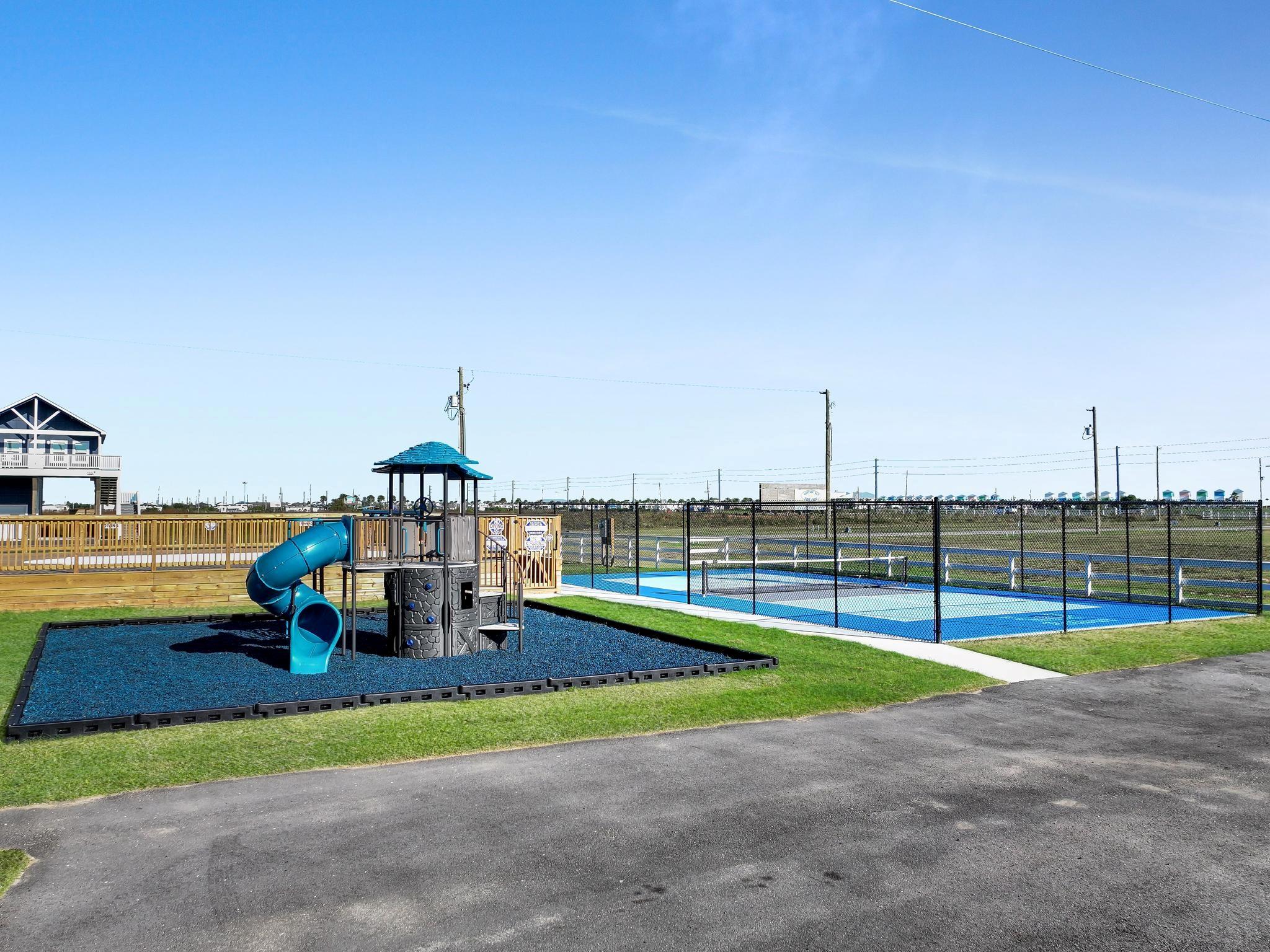 1028 Sunset Cir, Crystal Beach, TX 77650 photo