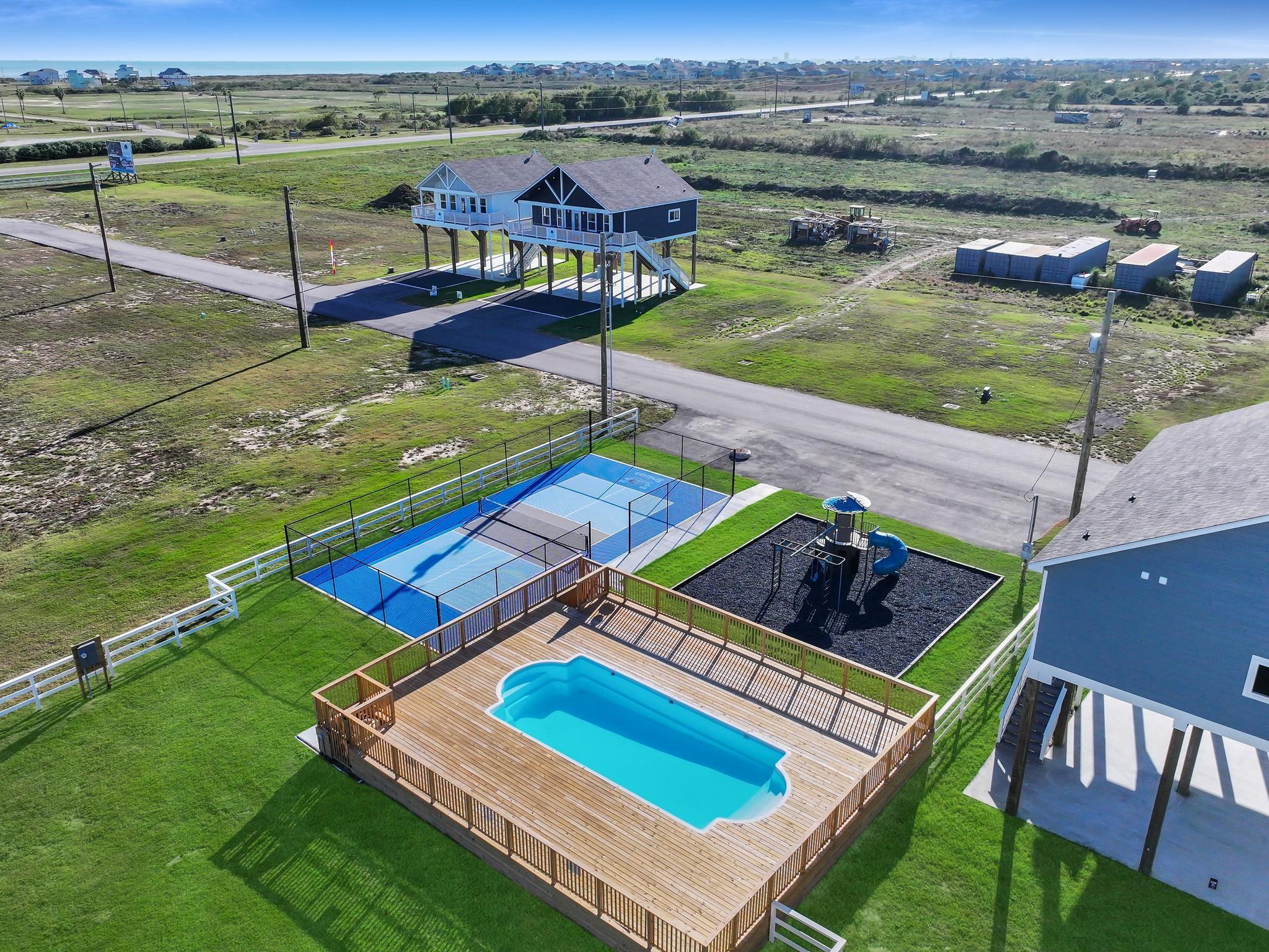 1028 Sunset Cir, Crystal Beach, TX 77650 photo