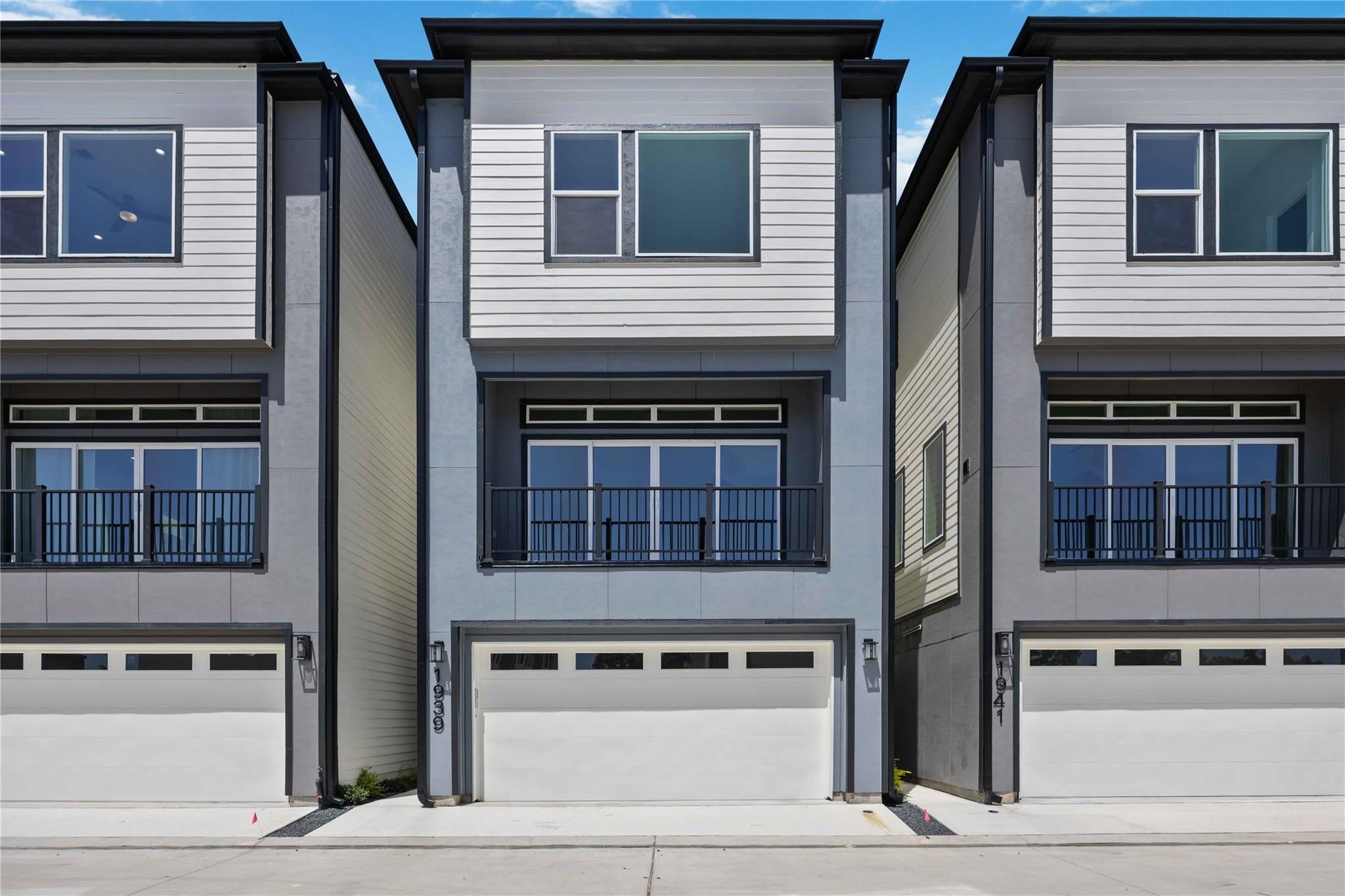 1941 Knoll Square Dr, Houston, TX 77080