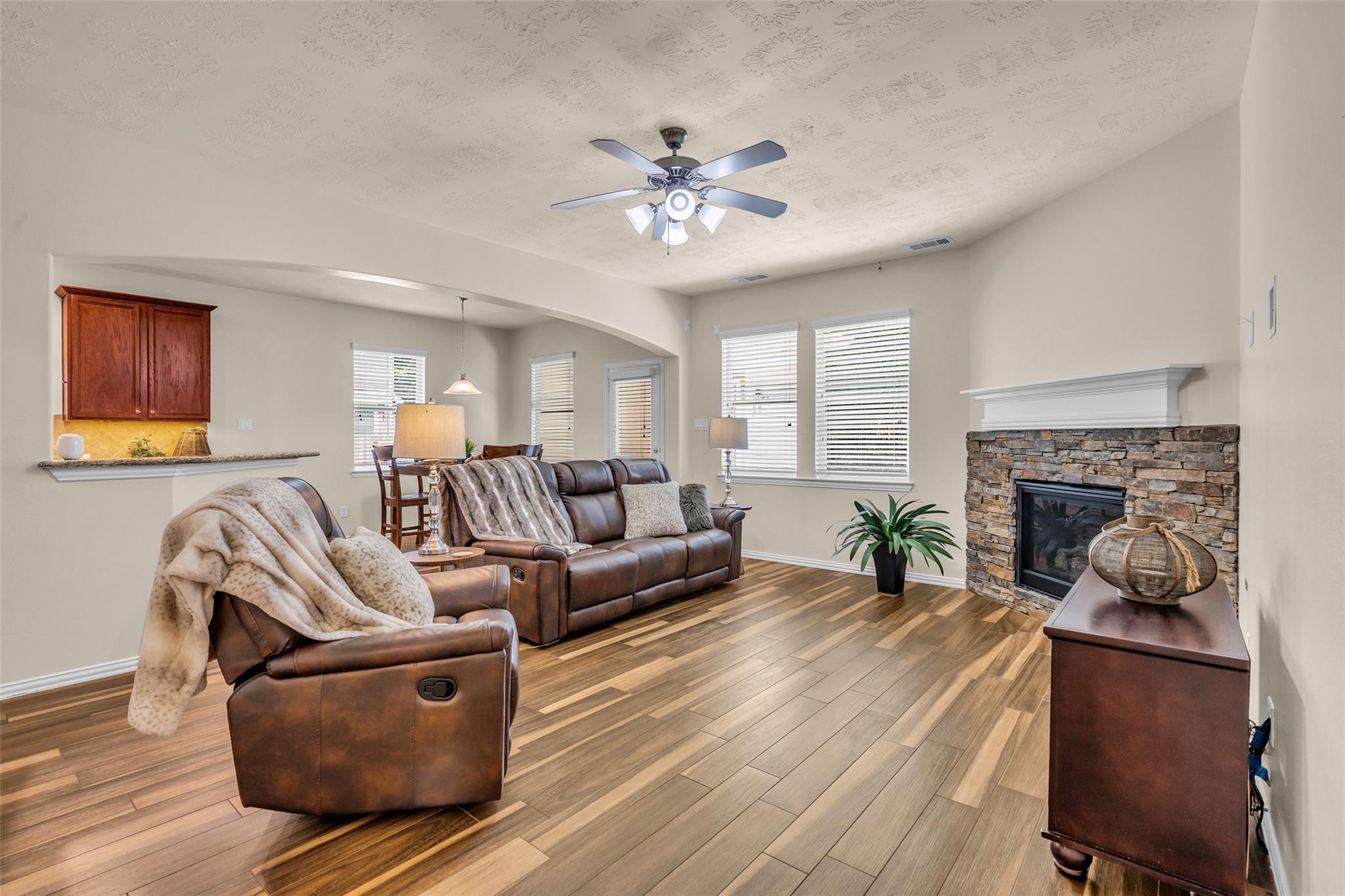 83 Palos Verde, Panorama Village, TX 77304 photo