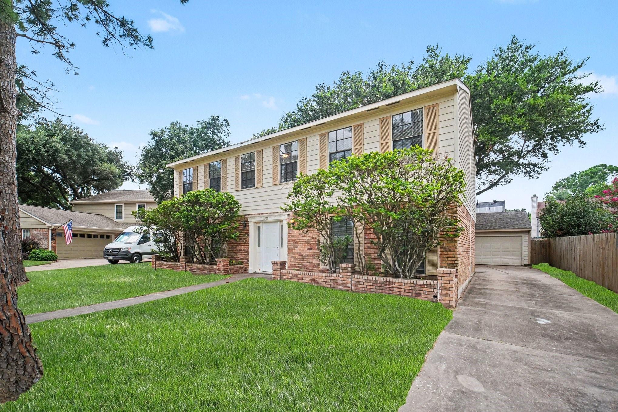 8311 Lime Spring Dr, Houston, TX 77095