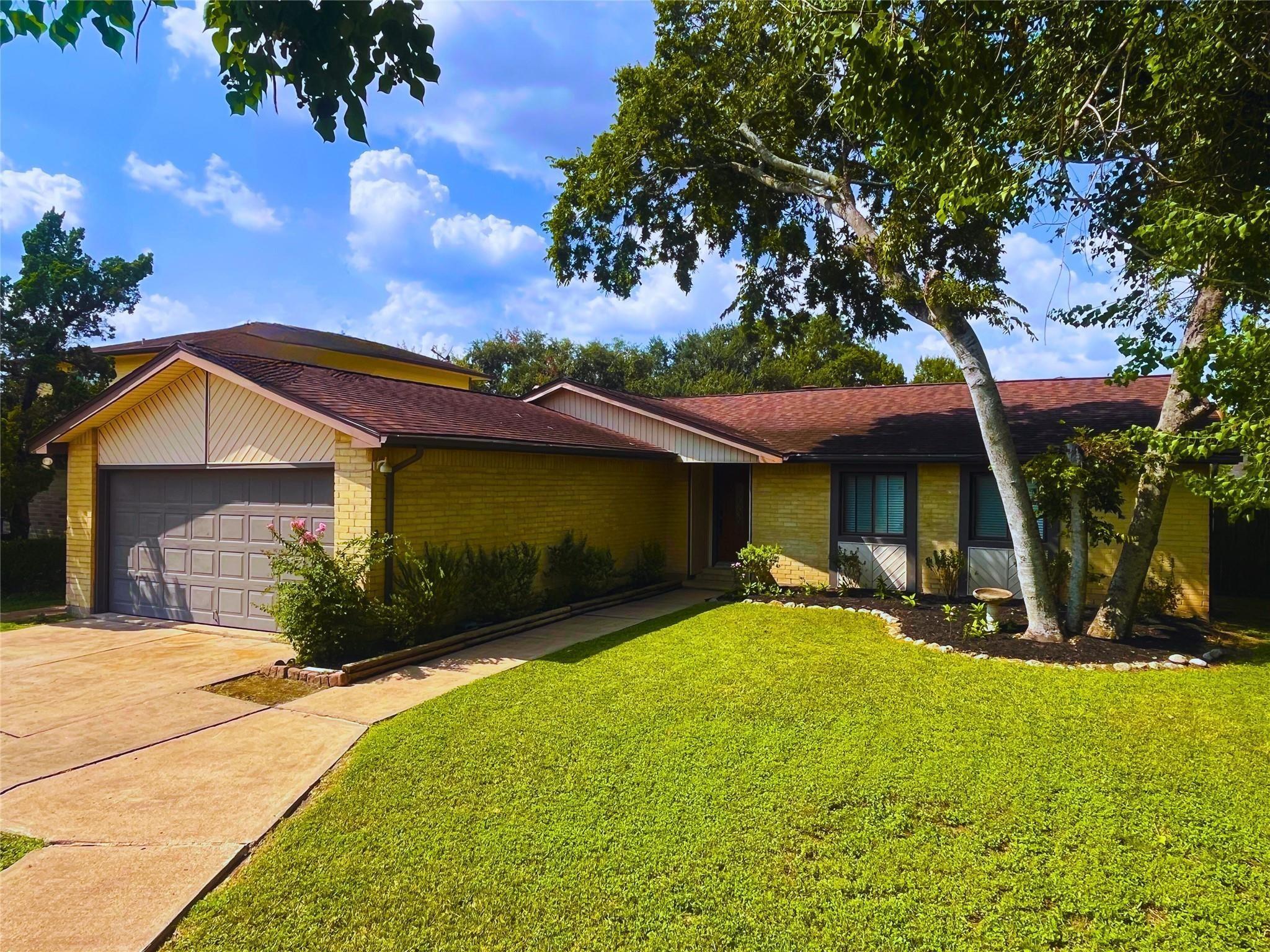 13930 Village Ln, Sugar Land, TX 77498