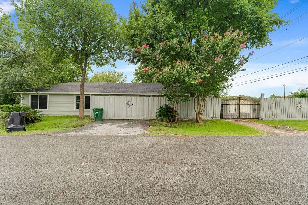9402 Alcott Dr, Houston, TX 77080 photo