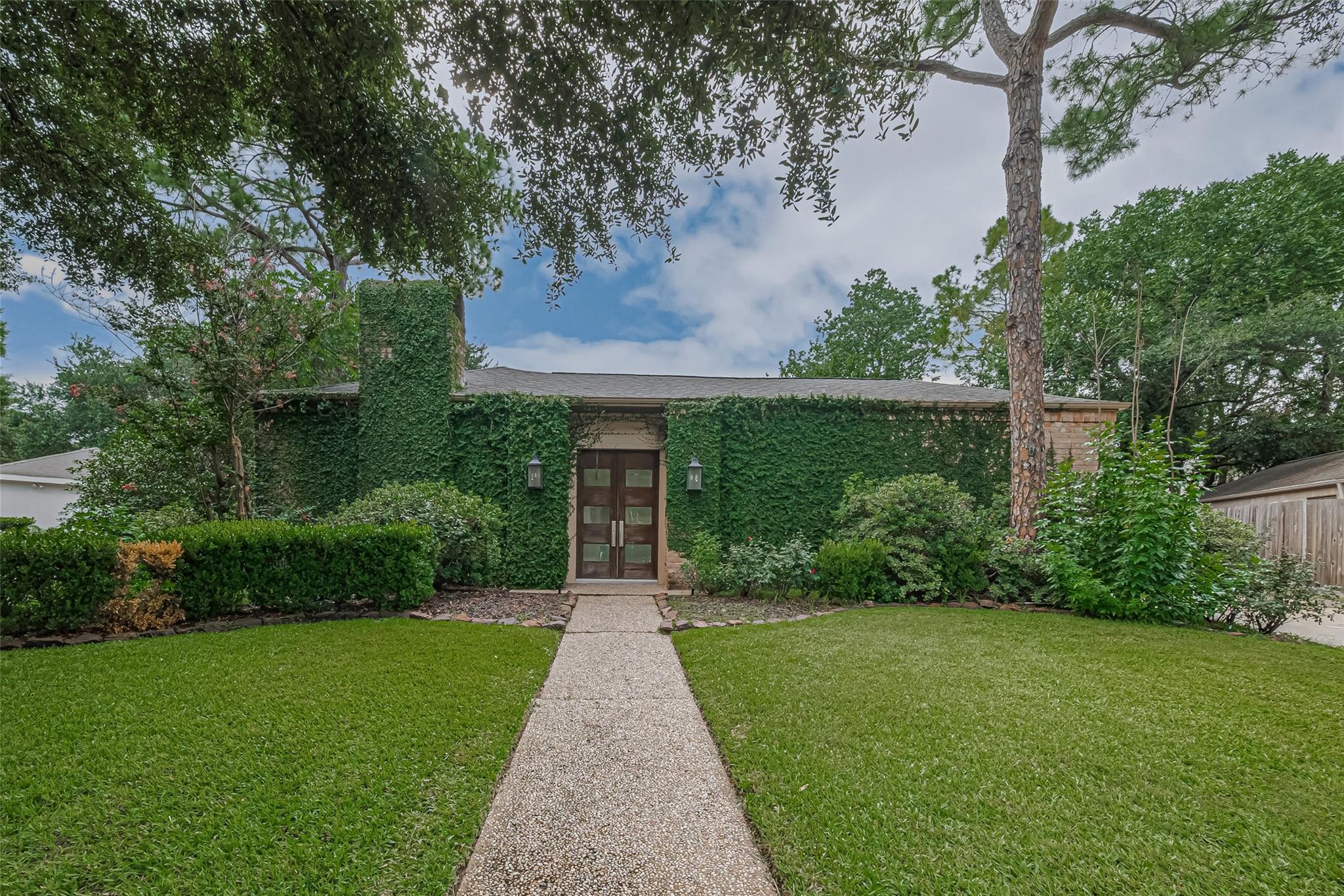 11914 Ashmead Dr, Houston, TX 77077 photo