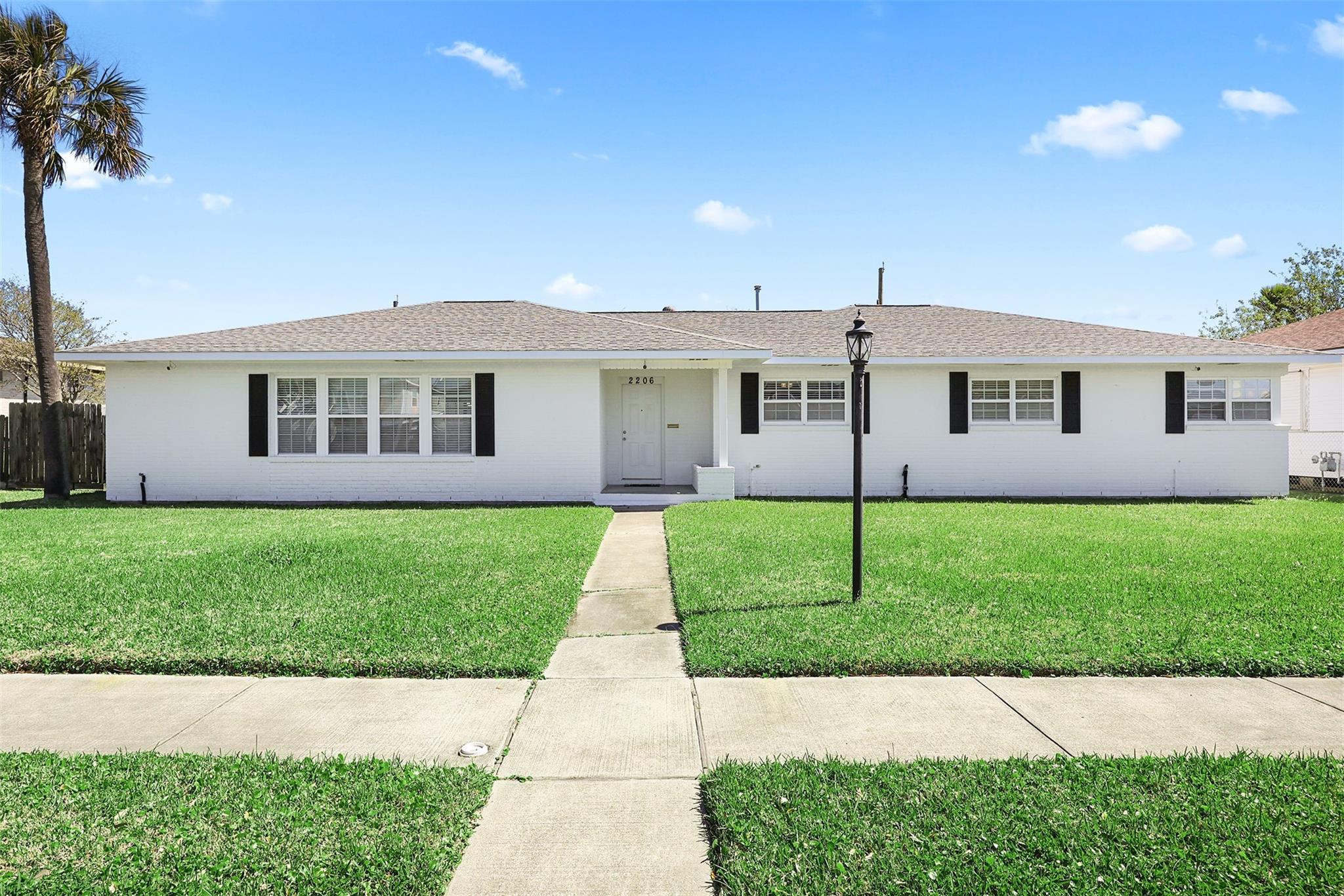 2206 Wimcrest St, Galveston, TX 77551