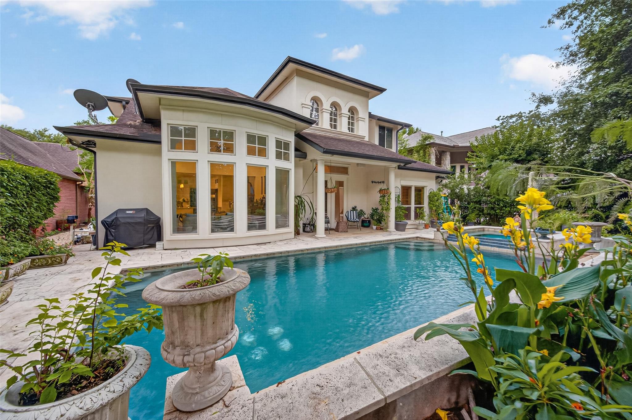 22 Frontenac Way, The Woodlands, TX 77382