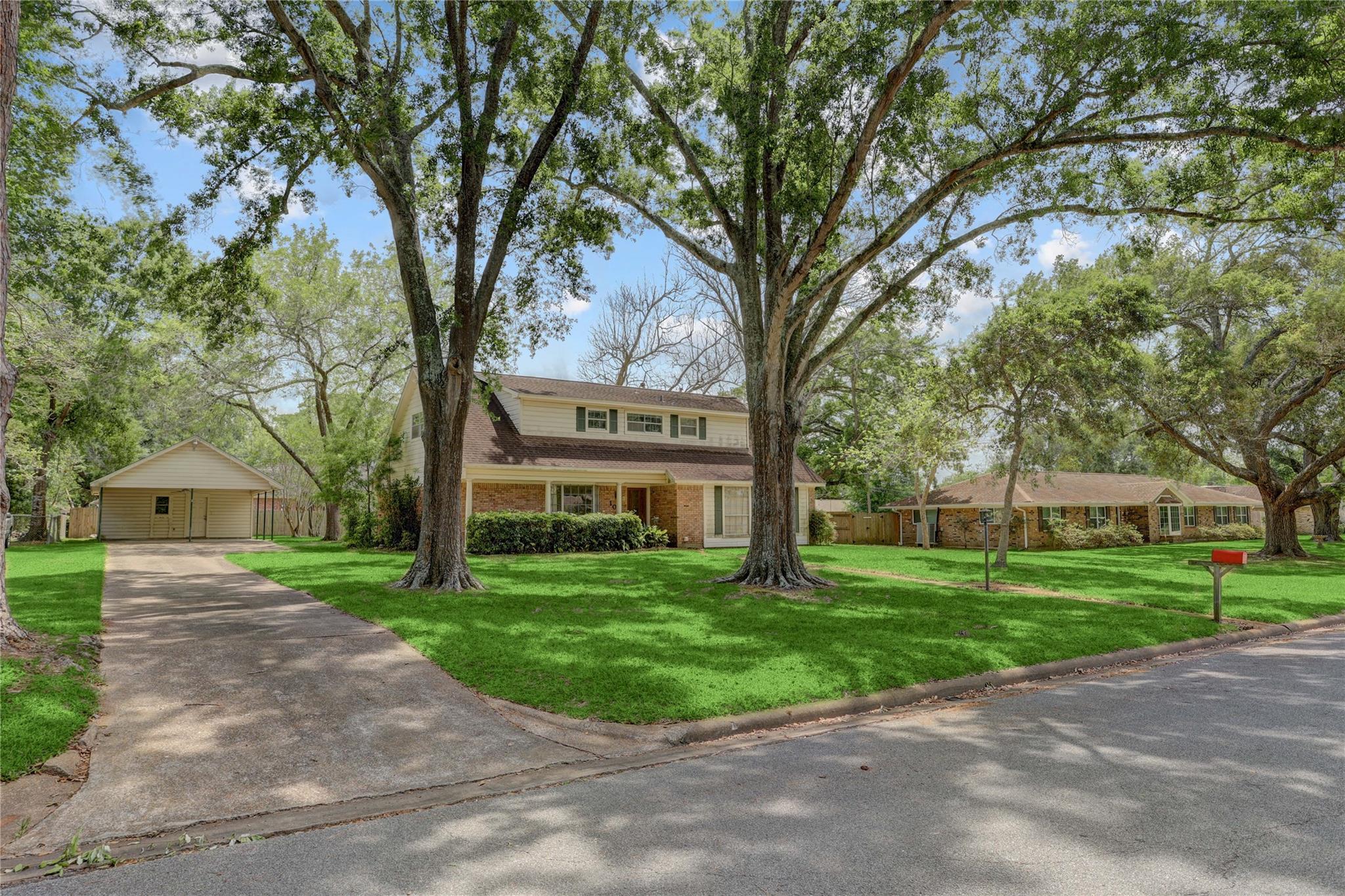 105 Ridgemont Dr, Alvin, TX 77511 photo