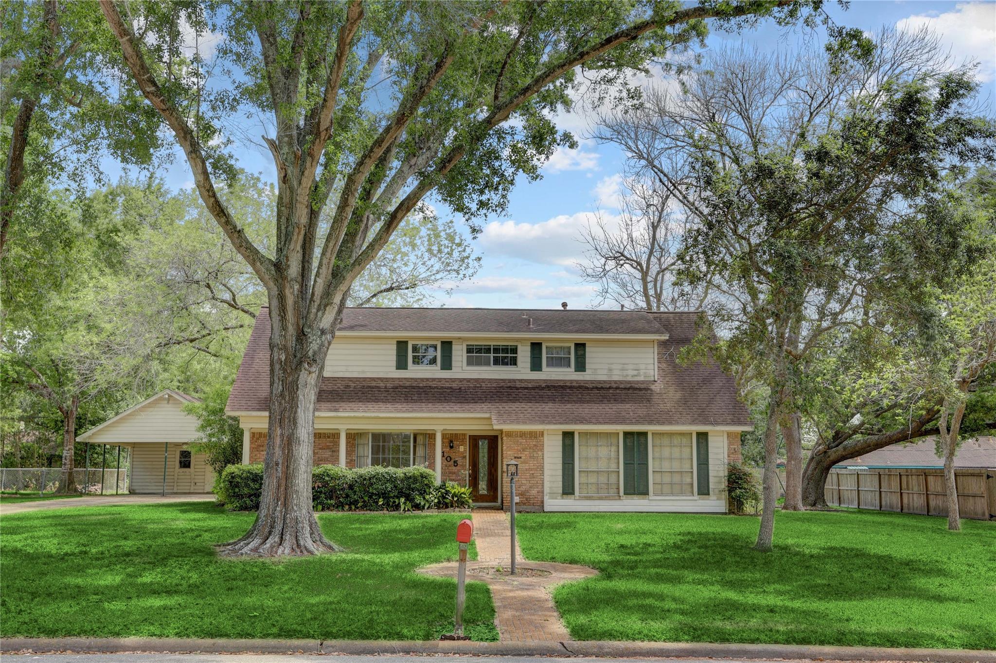 105 Ridgemont Dr, Alvin, TX 77511