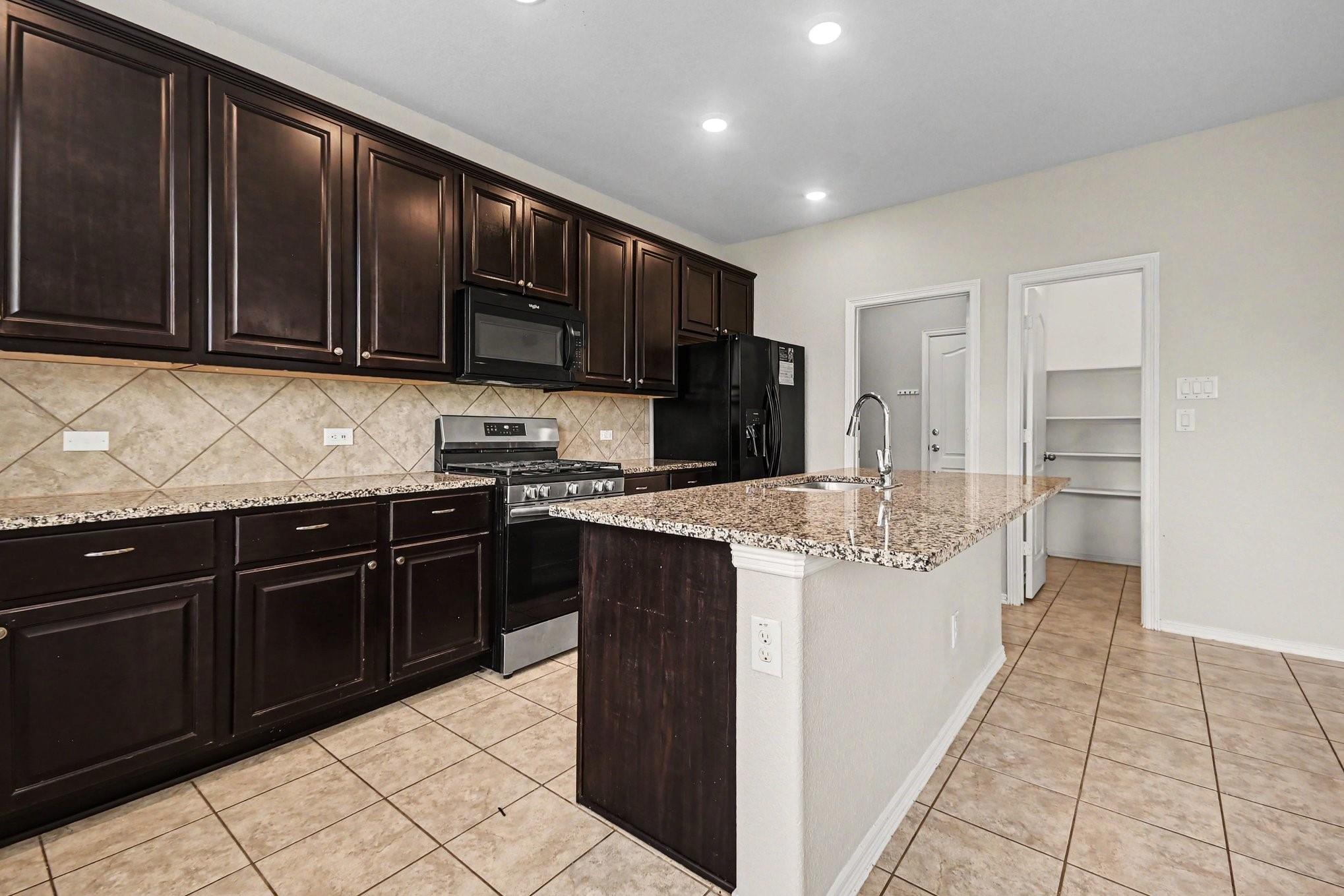 13211 Barrington Oaks Cir, Houston, TX 77044 photo