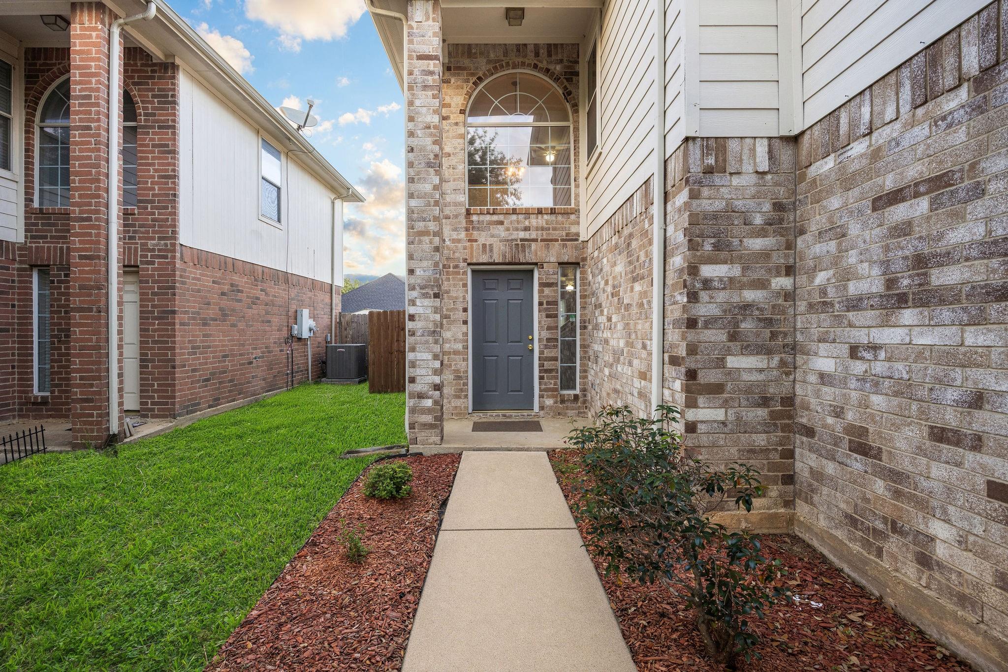 6726 Windy River Ln, Katy, TX 77449 photo
