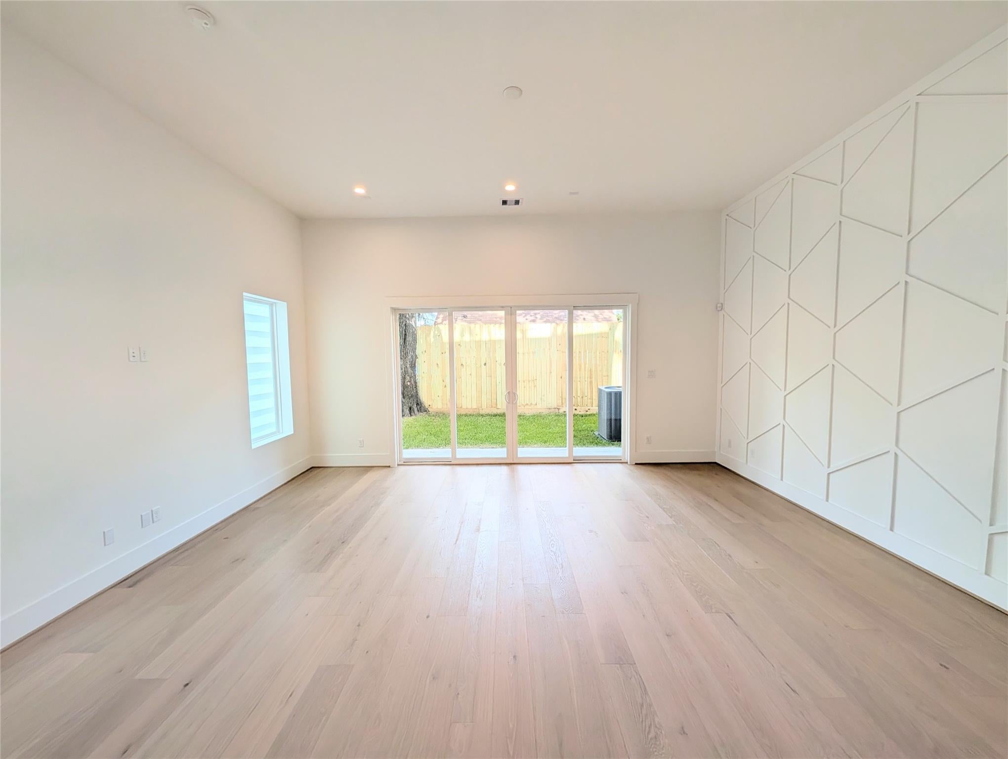 1322 Lawrence St, Houston, TX 77008 photo
