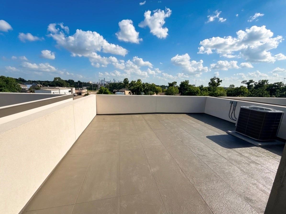 102 Sylvester Rd #B, Houston, TX 77009 photo