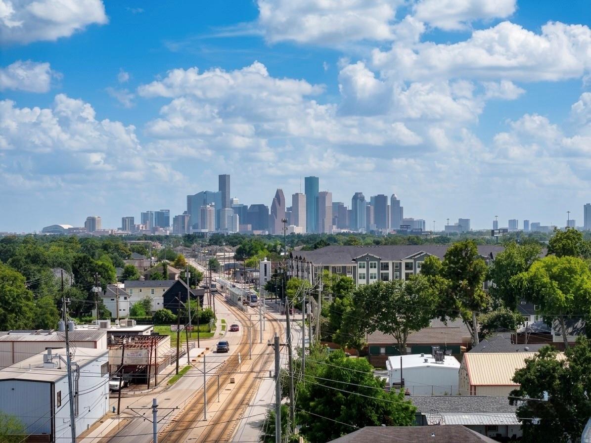 102 Sylvester Rd #B, Houston, TX 77009 photo