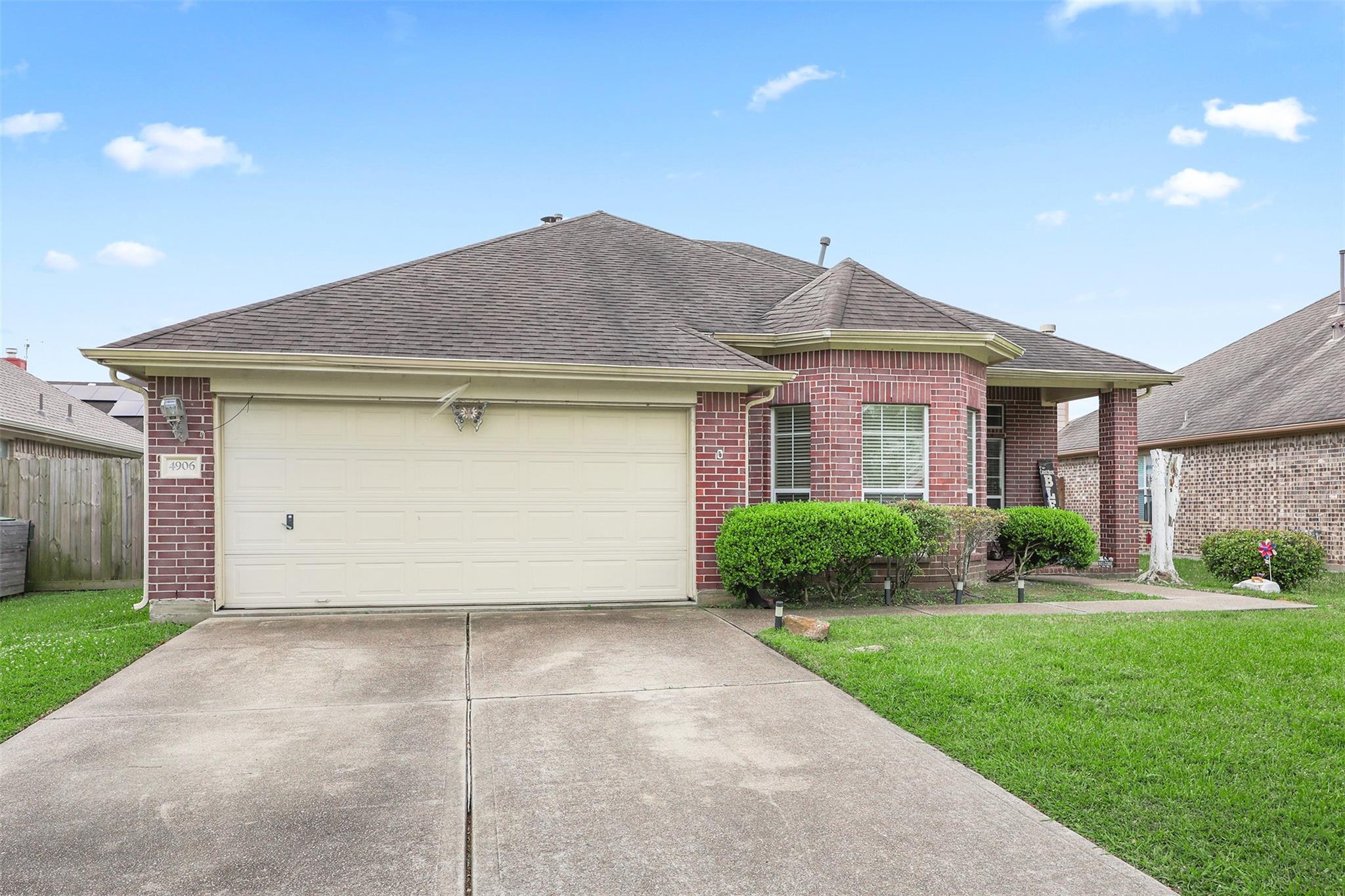 4906 Chase Stone Dr, Bacliff, TX 77518 photo
