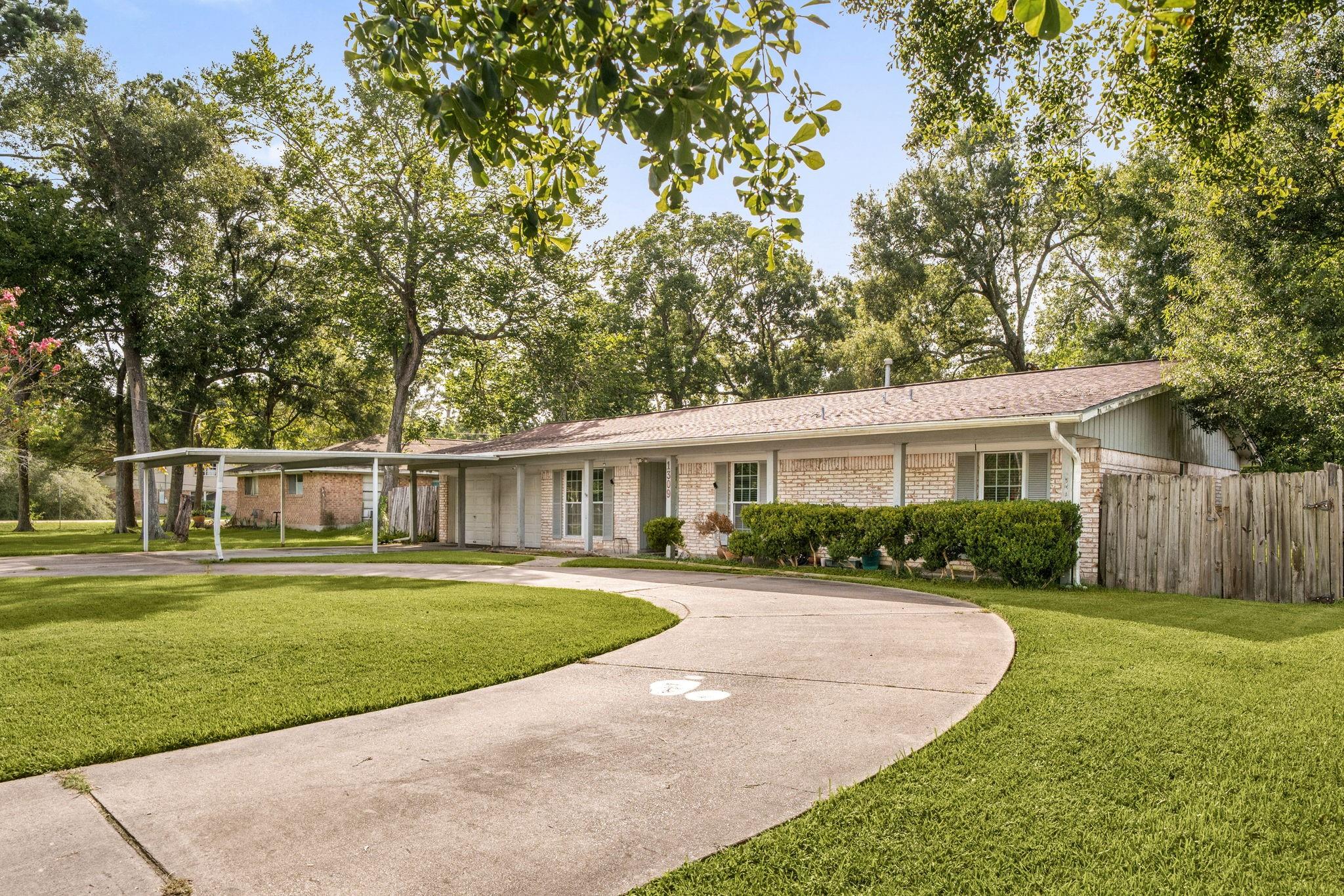 1309 Sunset Dr, Dickinson, TX 77539