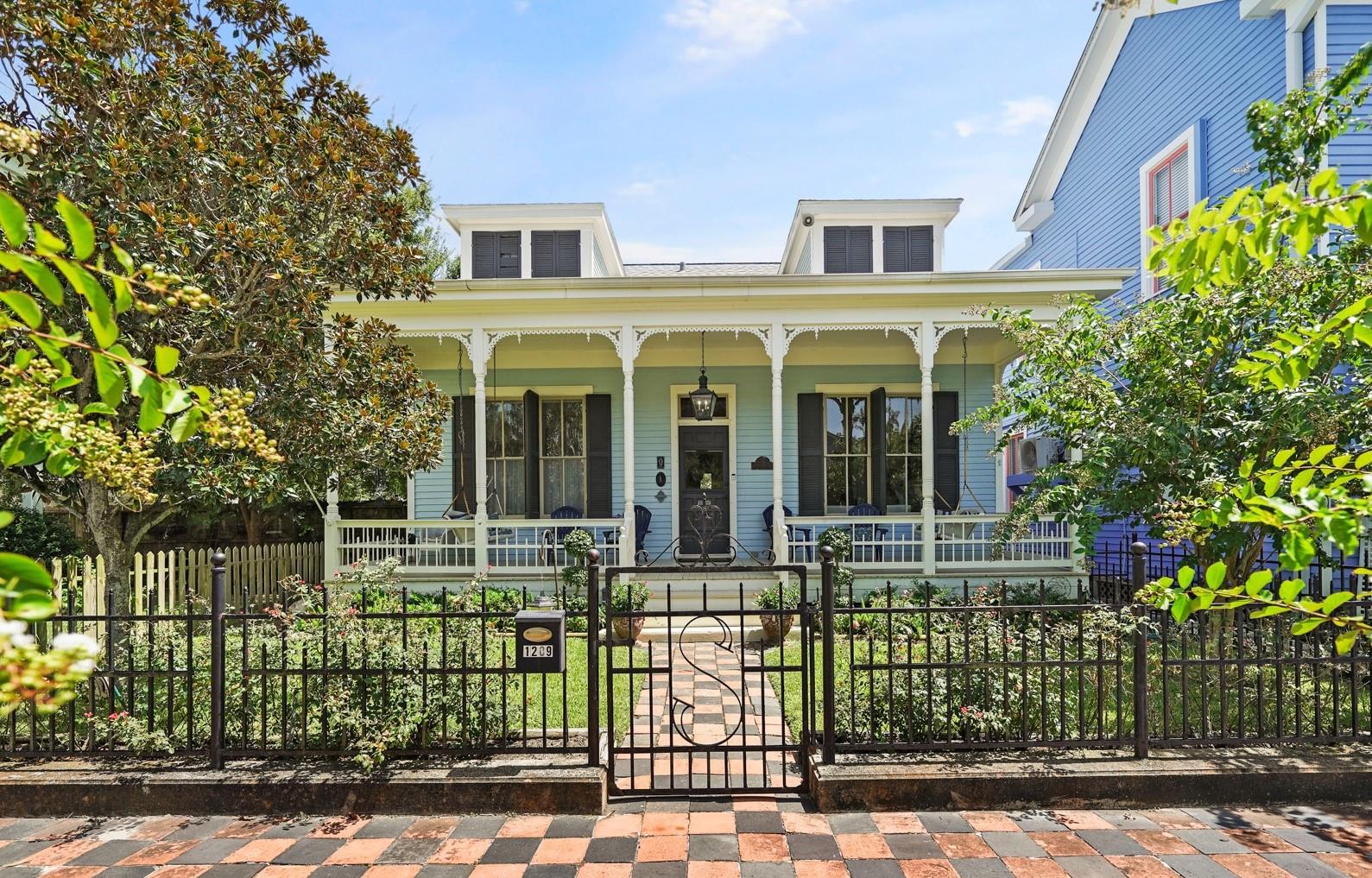 1209 Winnie St, Galveston, TX 77550
