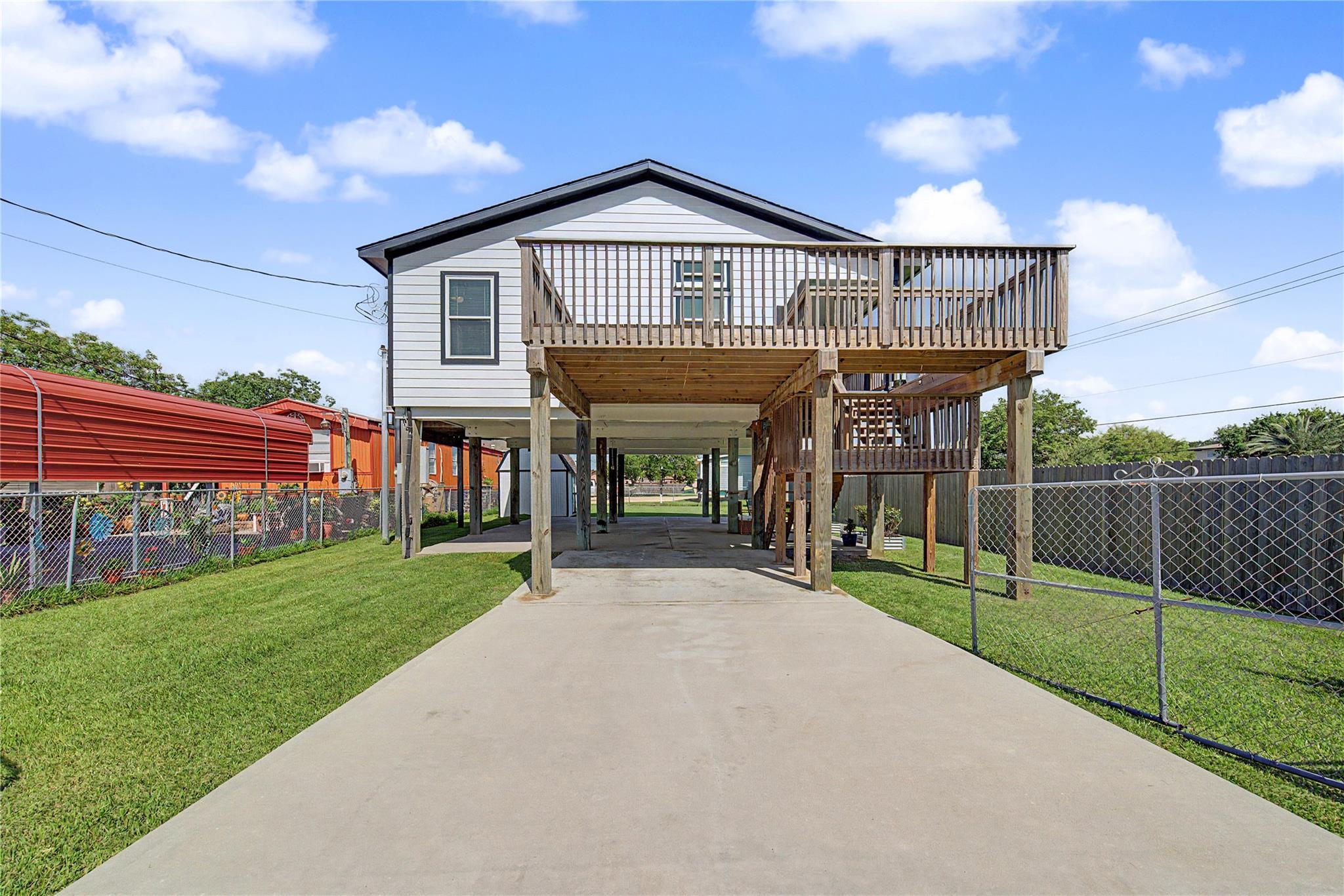 206 19 St, Dickinson, TX 77539