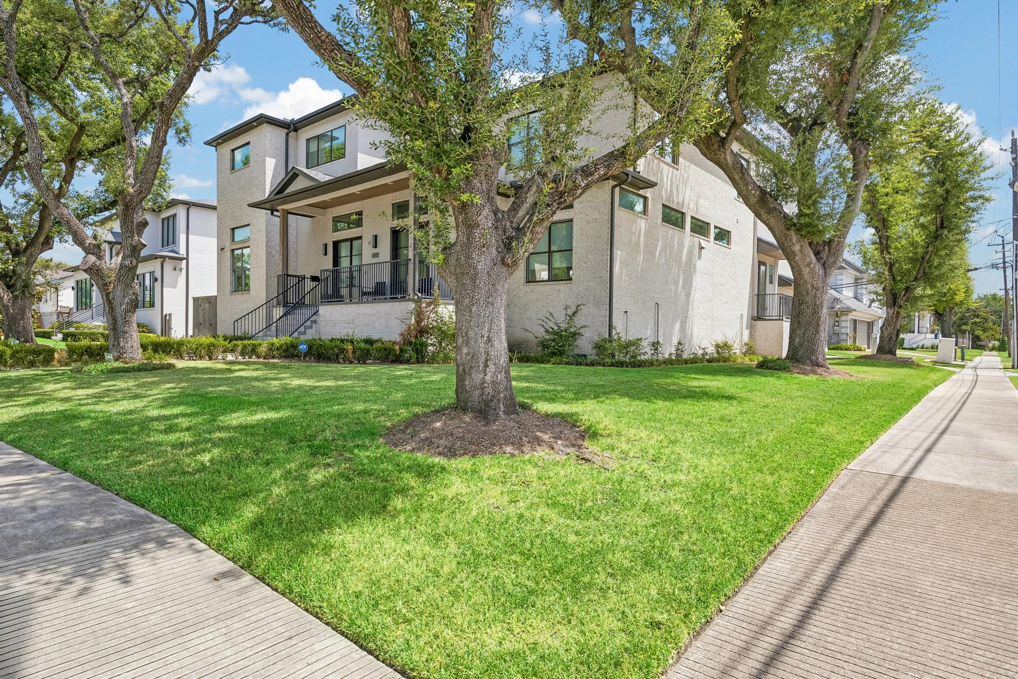 4951 Valkeith Dr, Houston, TX 77096 photo