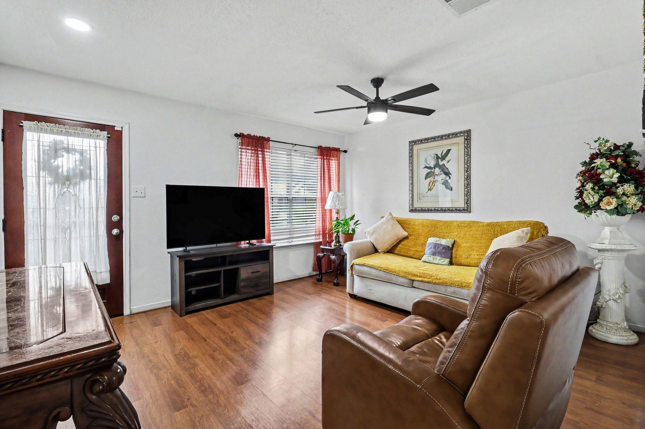 5323 Cilantro Ln, Baytown, TX 77521 photo