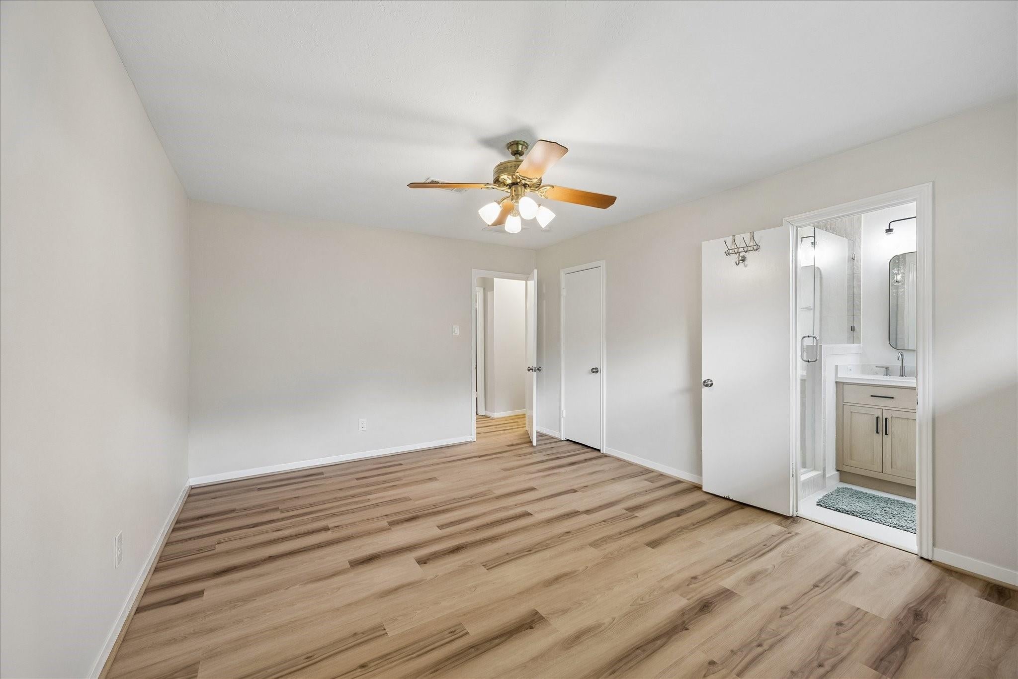 8114 Twin Hills Dr, Houston, TX 77071 photo