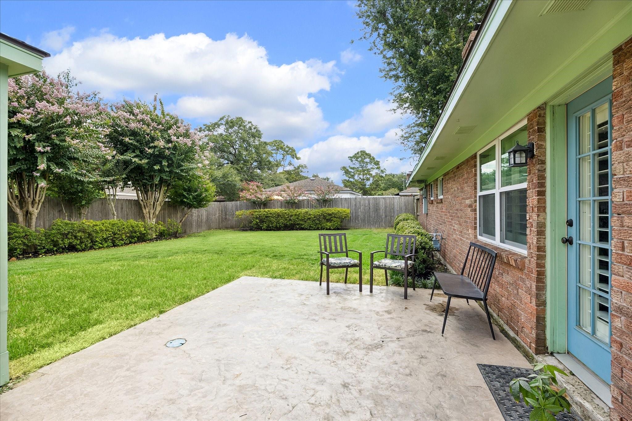 8114 Twin Hills Dr, Houston, TX 77071 photo
