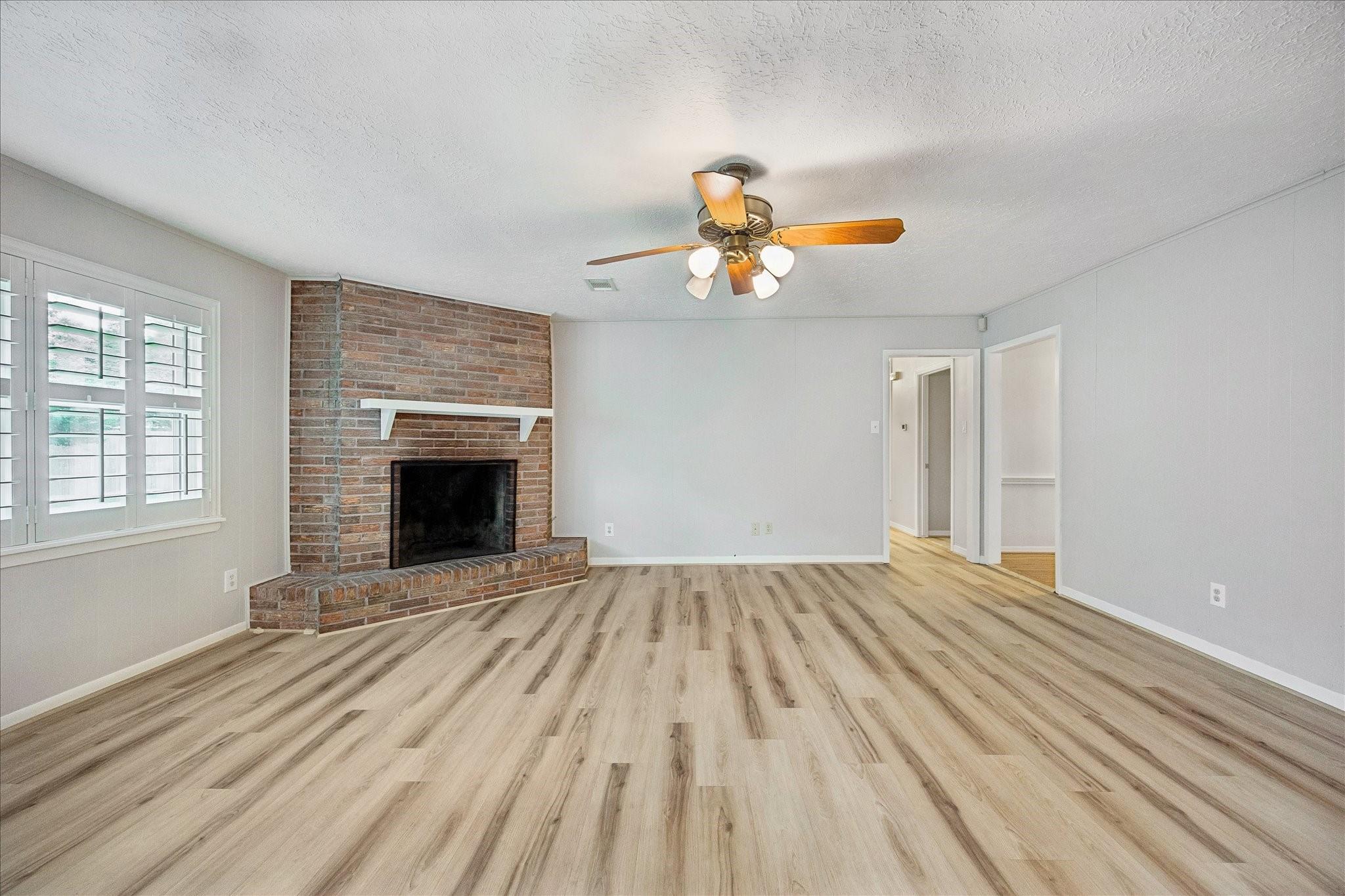 8114 Twin Hills Dr, Houston, TX 77071 photo