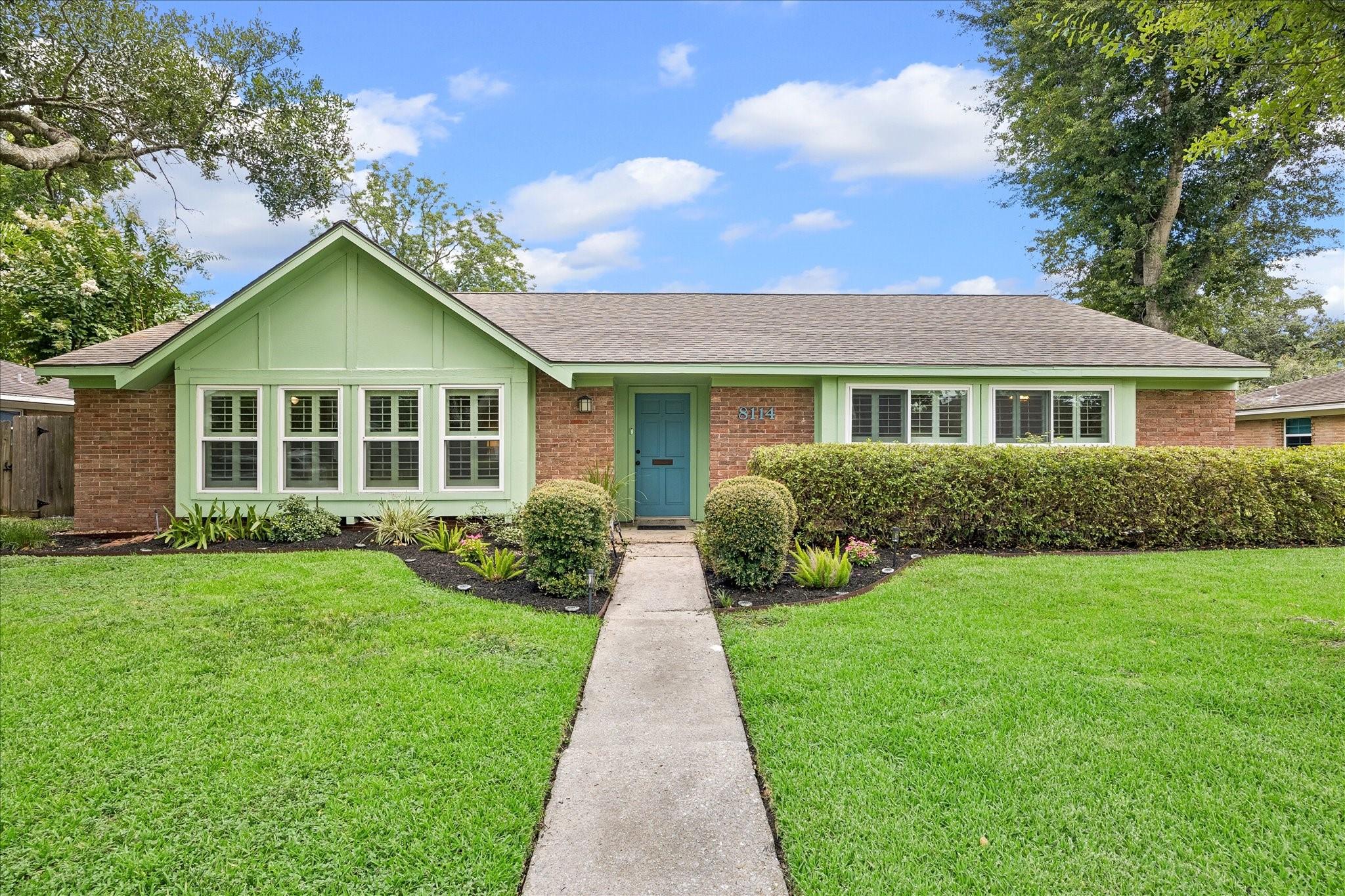 8114 Twin Hills Dr, Houston, TX 77071
