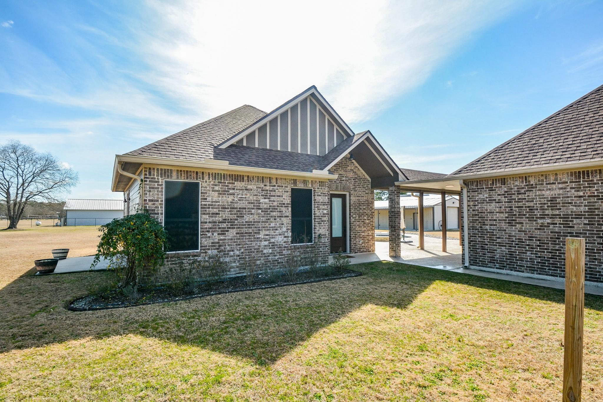 16173 Oaklawn Dr, Splendora, TX 77372 photo