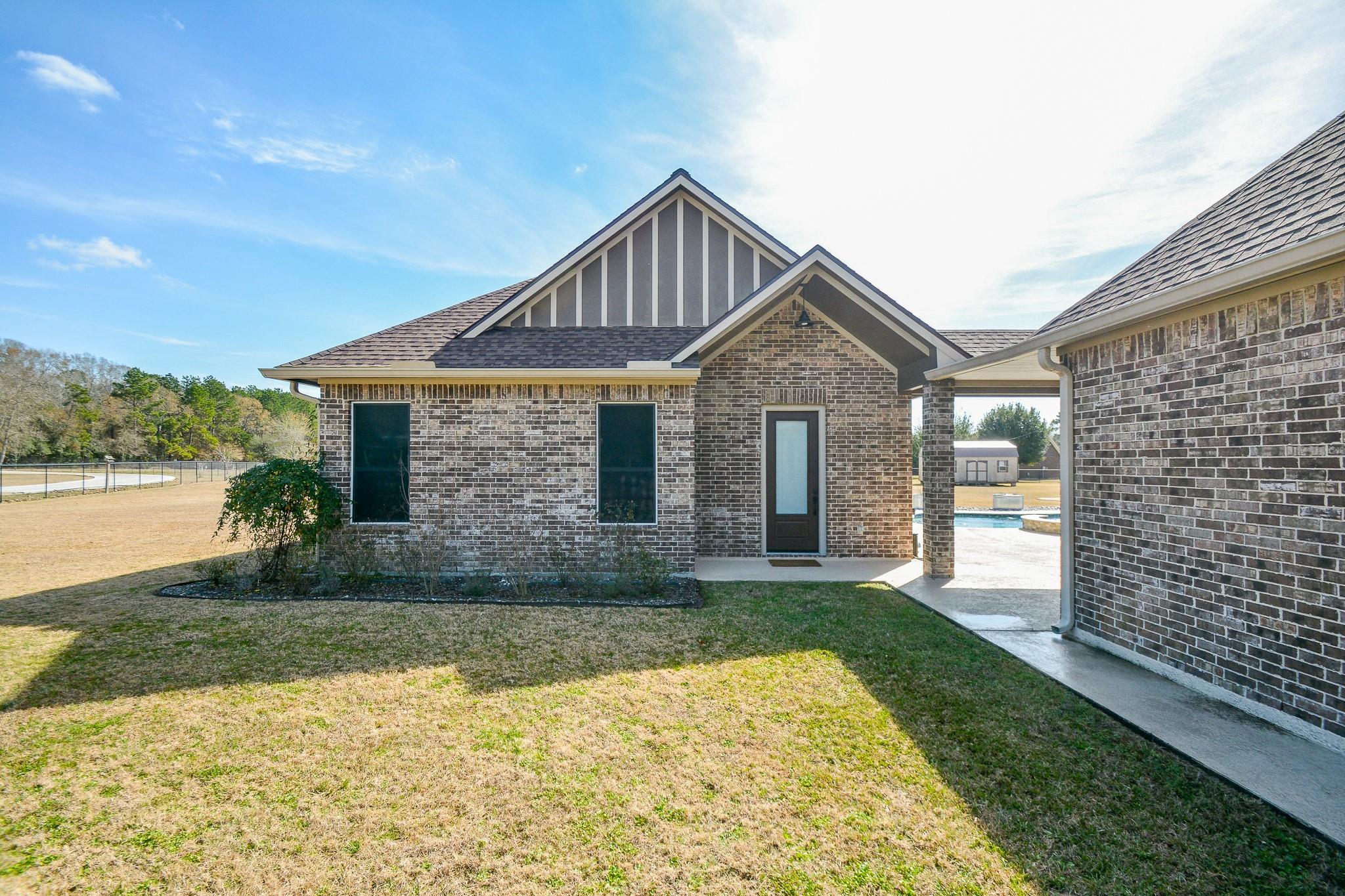 16173 Oaklawn Dr, Splendora, TX 77372 photo