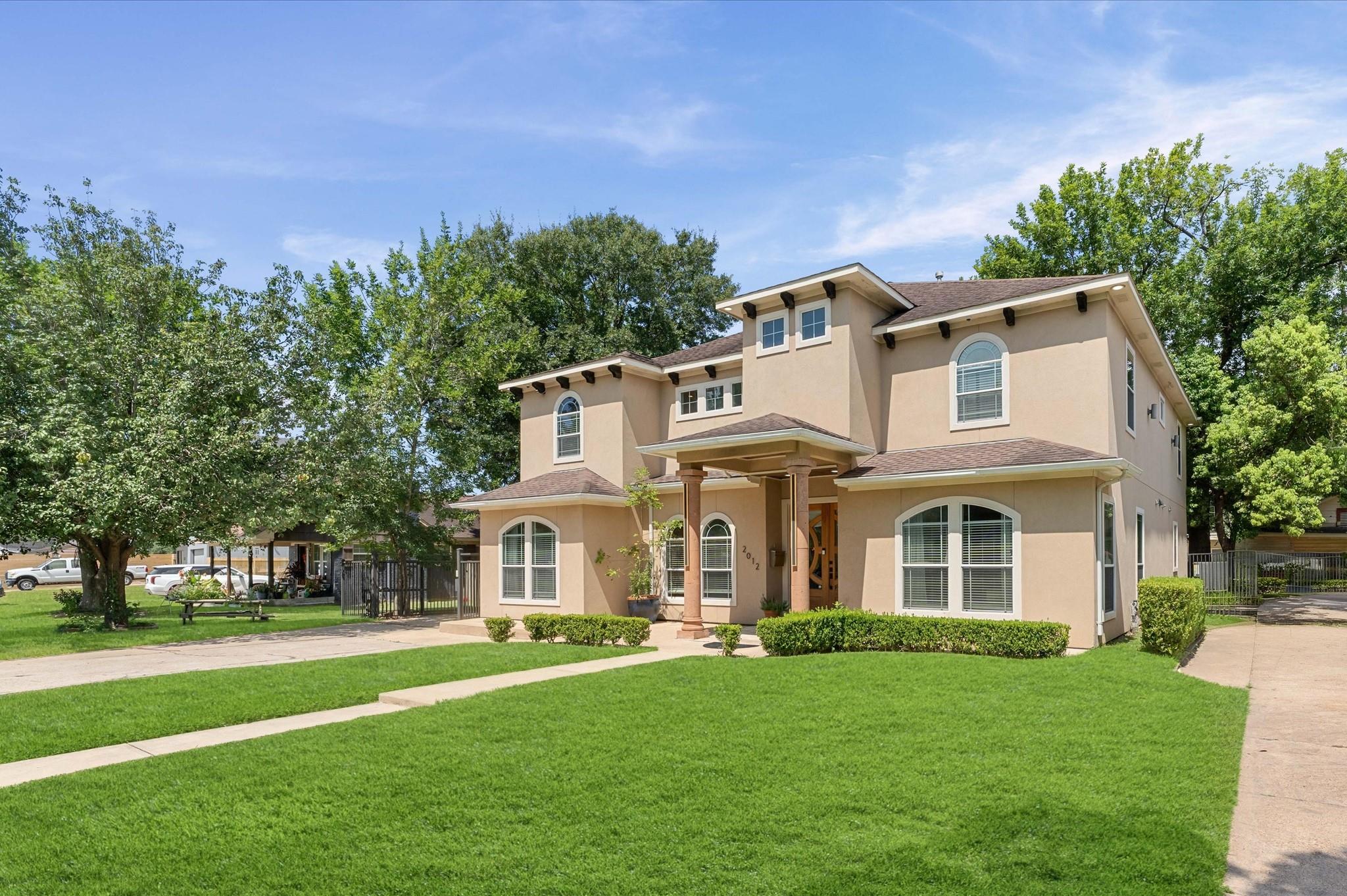 2012 Forest Hill Blvd, Houston, TX 77023 photo