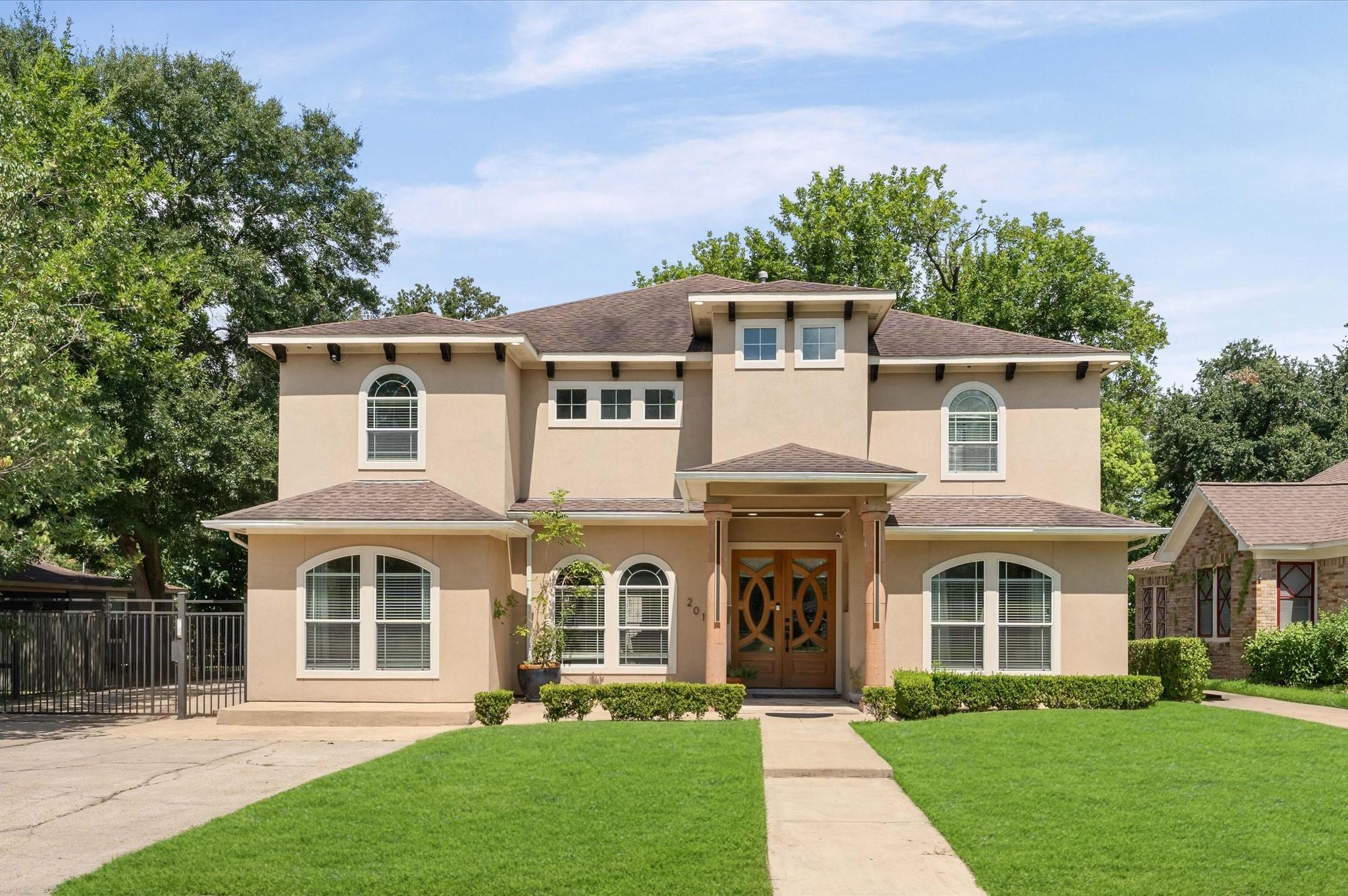 2012 Forest Hill Blvd, Houston, TX 77023