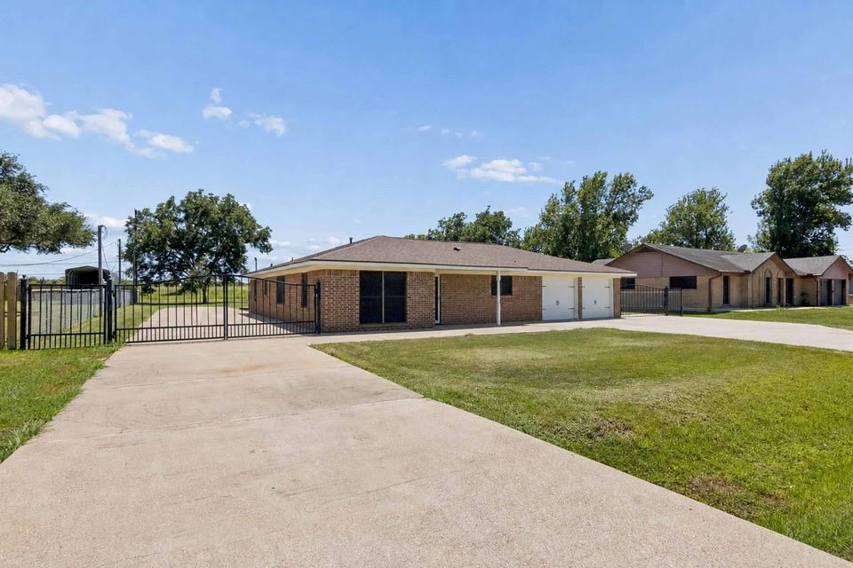 1534 Sterling Dr, Baytown, TX 77523 photo