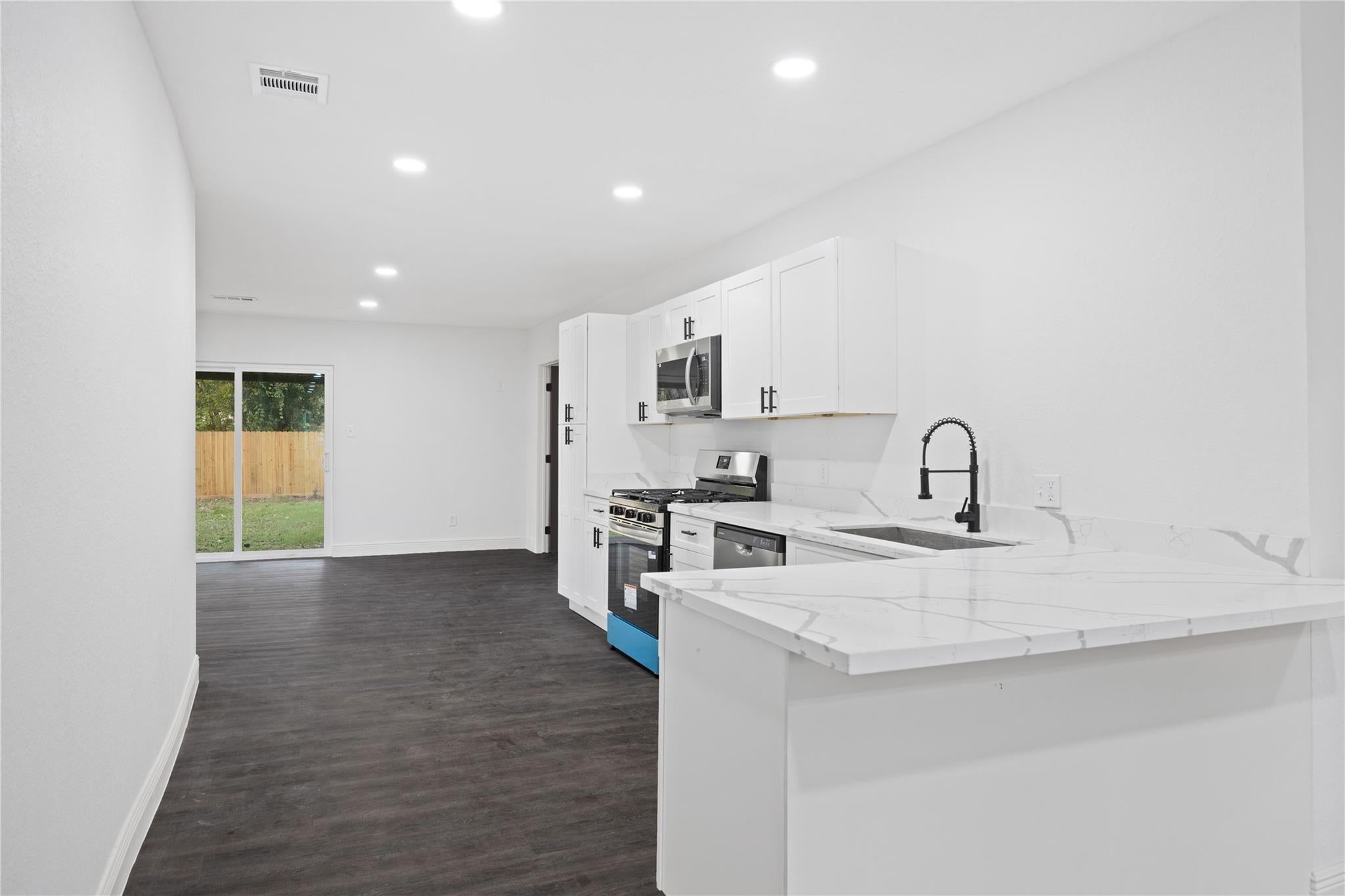 125 Bolden St, Houston, TX 77029 photo
