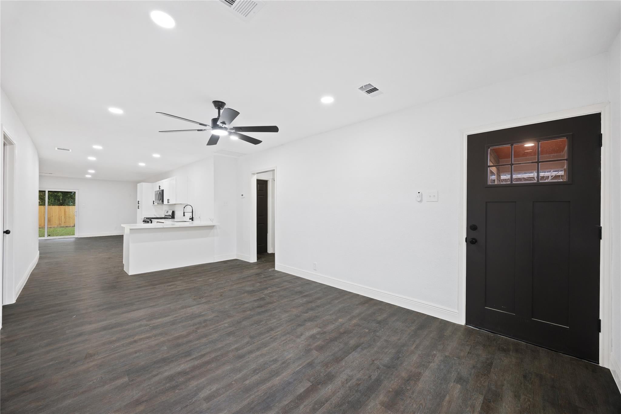 125 Bolden St, Houston, TX 77029 photo