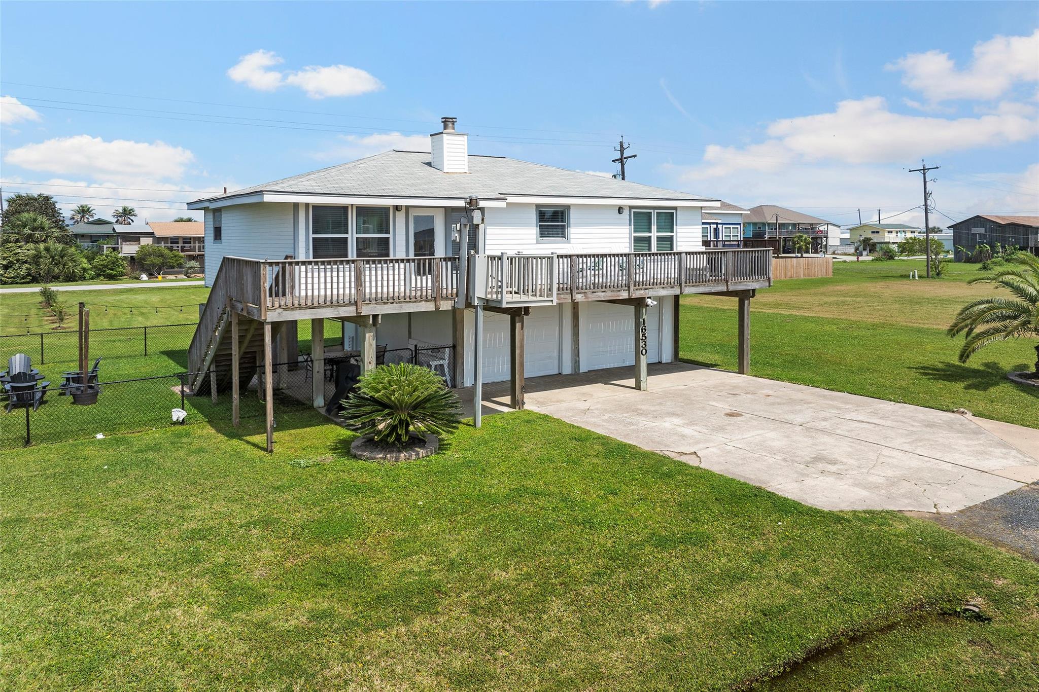 16530 Captain Kidd Rd, Jamaica Beach, TX 77554 photo